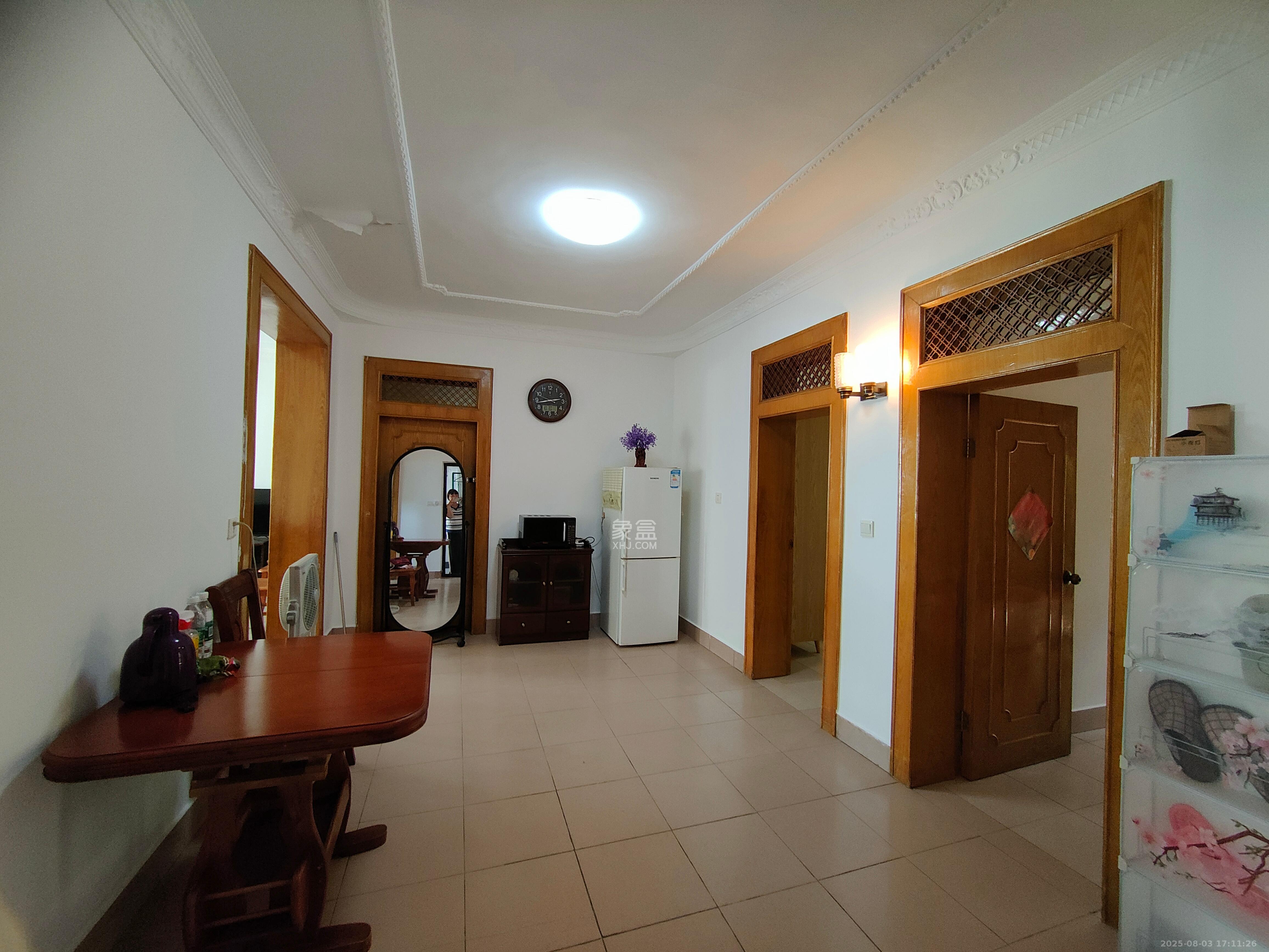 省工商局院内宿舍(江边工商局) 2室2厅1卫 2400.0元/月 省工商局院内宿舍(江边工商局) 2室2厅1卫 2400.0元/月室内图