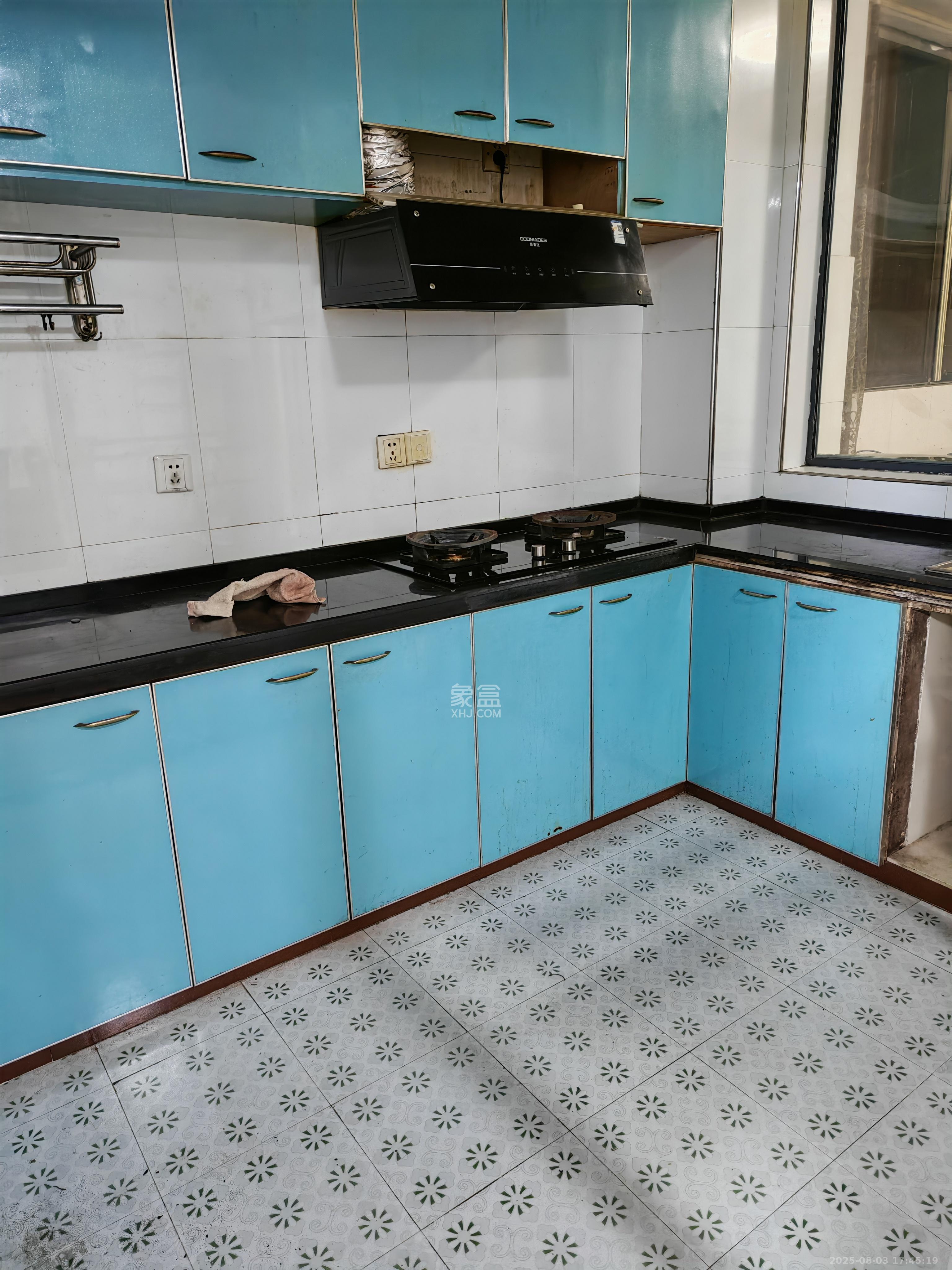 枫华府第 3室2厅2卫 1800.0元/月 枫华府第 3室2厅2卫 1800.0元/月室内图