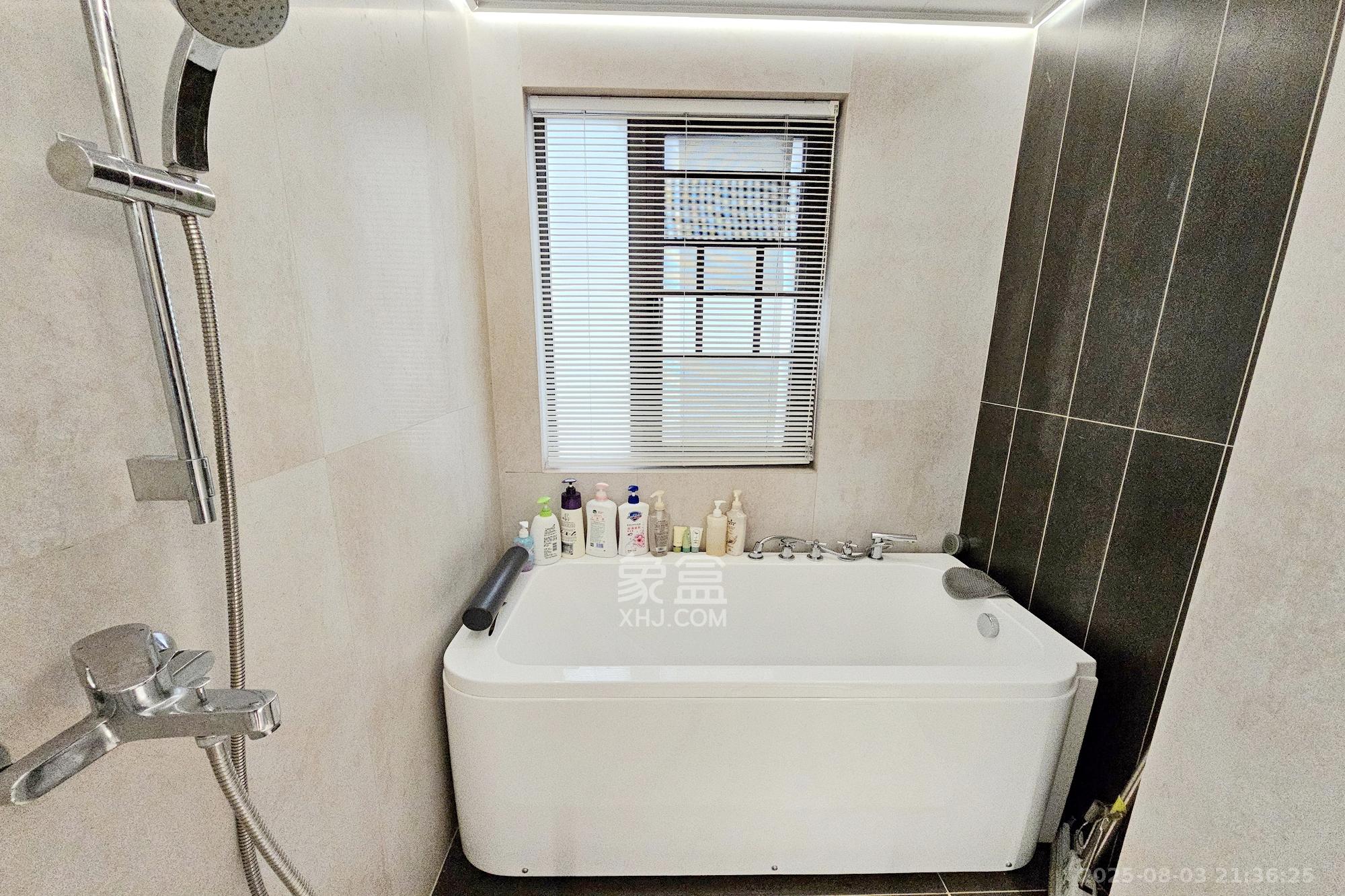 阳光城尚东湾凌云府 4室2厅2卫 188.0万 阳光城尚东湾凌云府 4室2厅2卫 188.0万卫生间