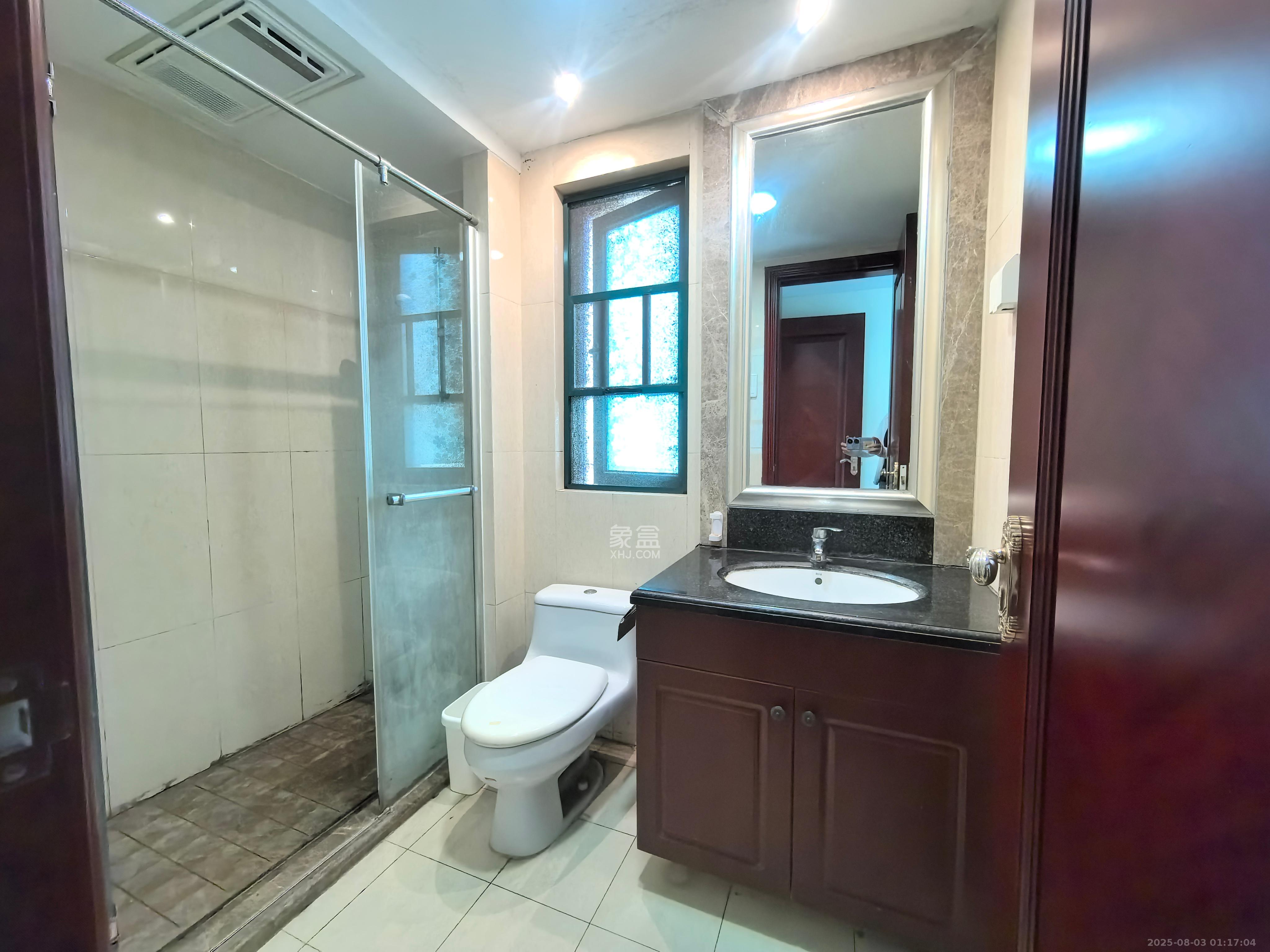 恒大雅苑 3室2厅2卫 2600.0元/月 恒大雅苑 3室2厅2卫 2600.0元/月室内图