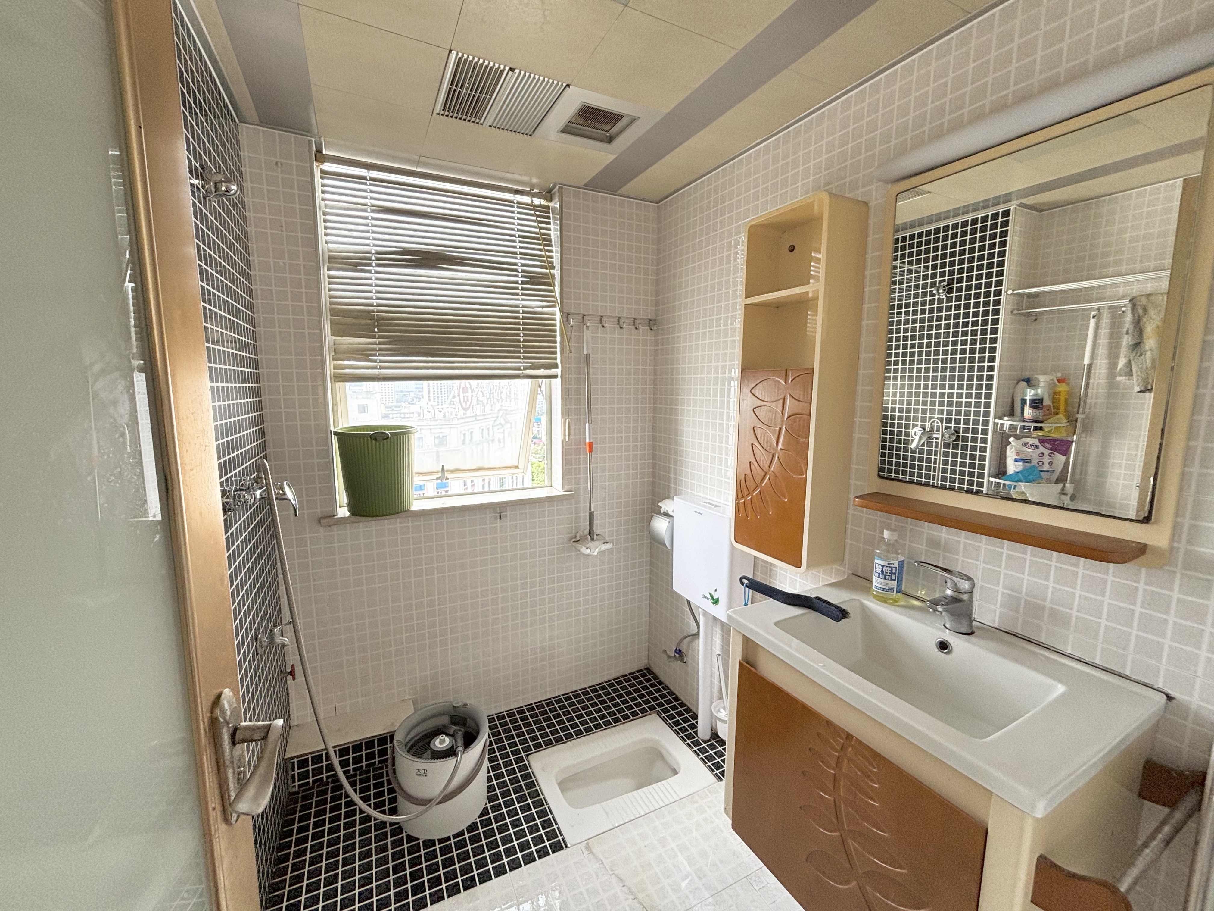 鸿泰国际  2室1厅1卫    1680.0元/月室内图