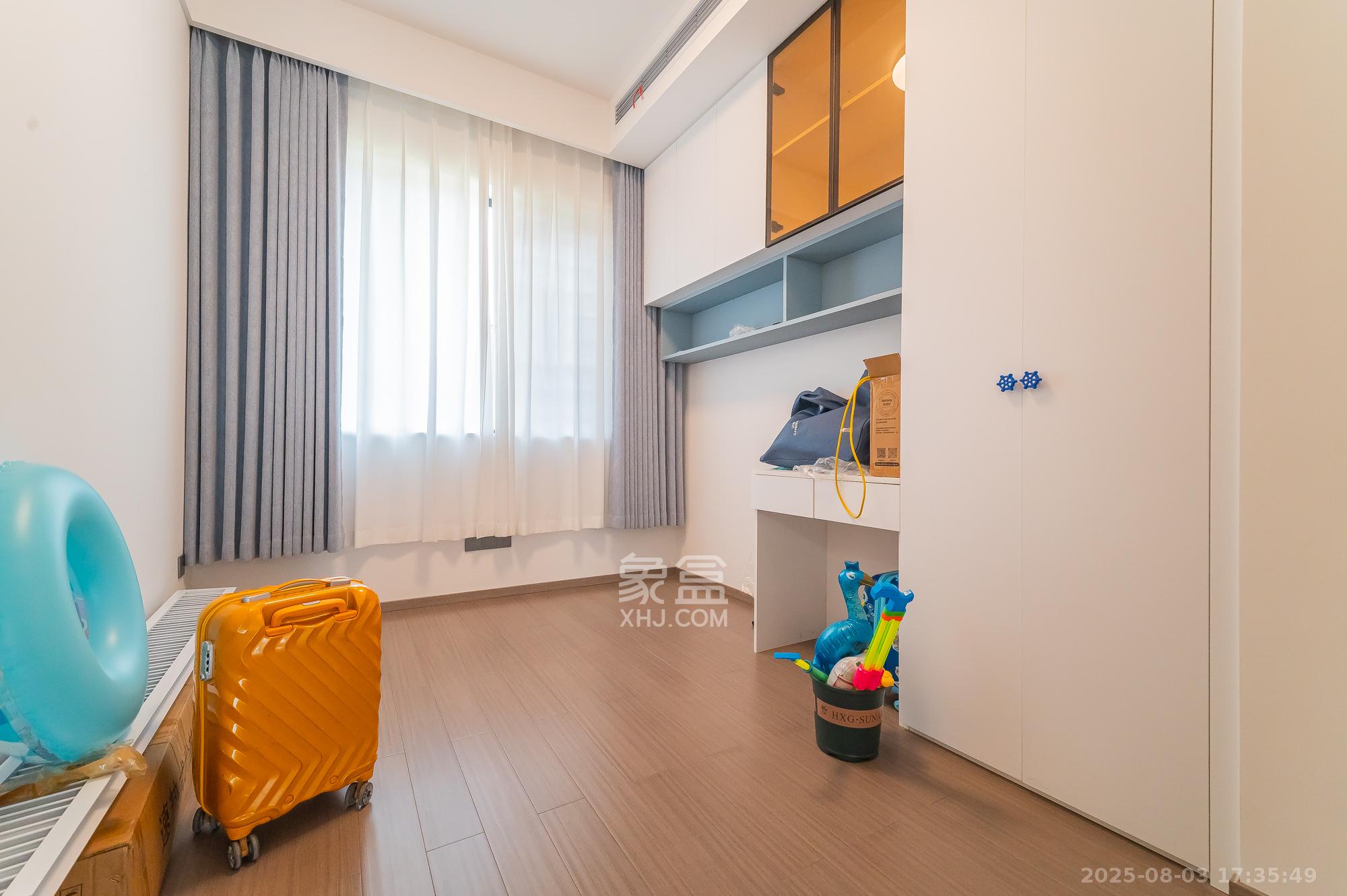 绿城美的明月江南  4室2厅3卫    309.8万卧室