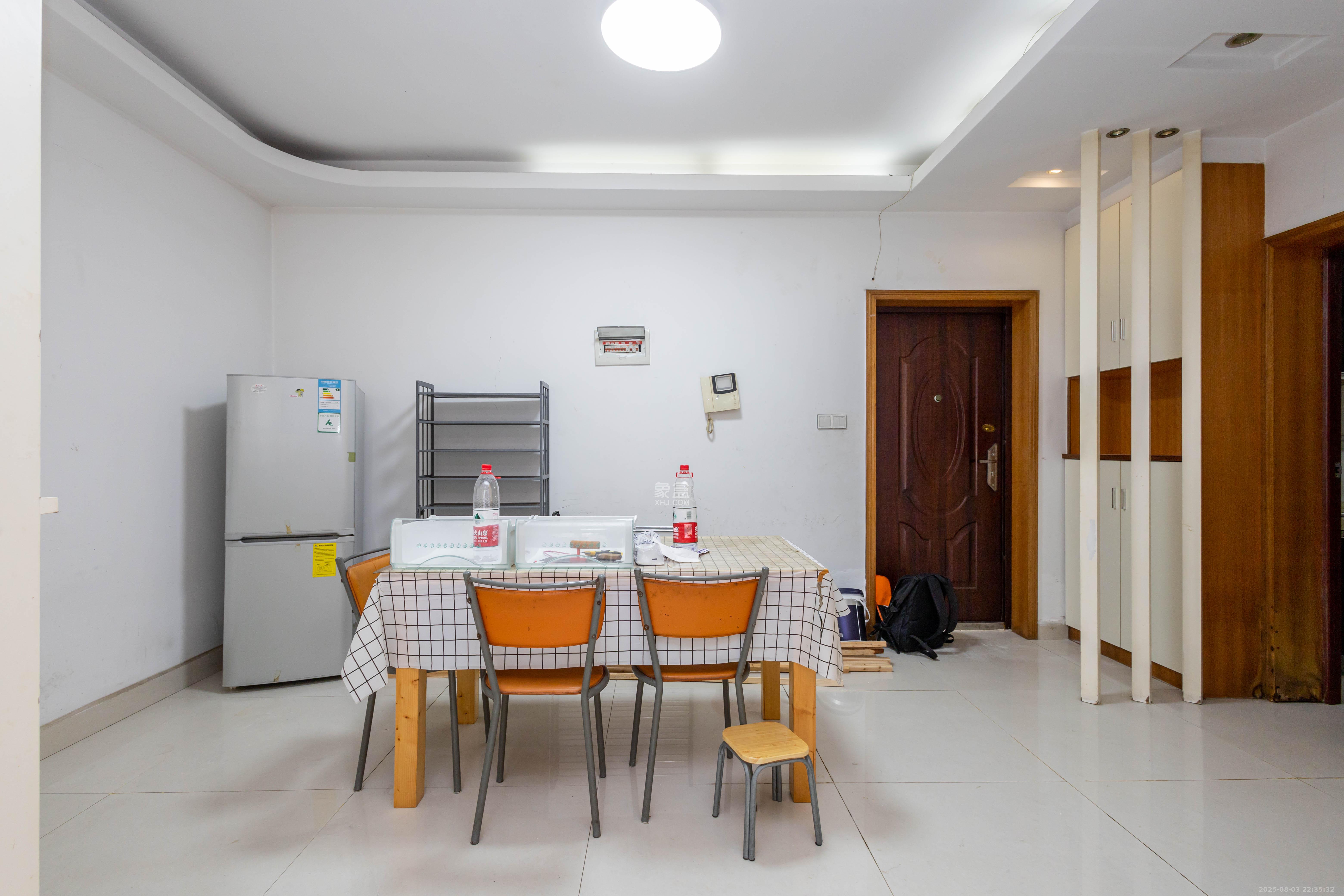 圣力华苑 3室2厅2卫 56.0万 圣力华苑 3室2厅2卫 56.0万客厅