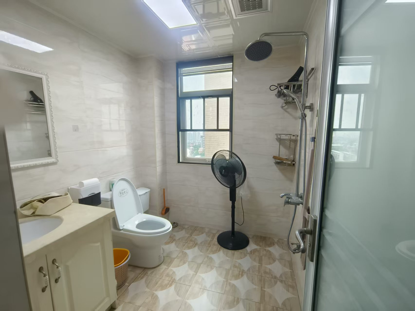 鹏利广场 3室2厅2卫 2480.0元/月 鹏利广场 3室2厅2卫 2480.0元/月室内图