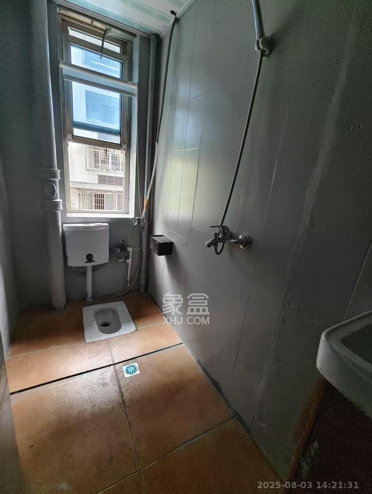 燕山街社区  2室1厅1卫    1600.0元/月室内图
