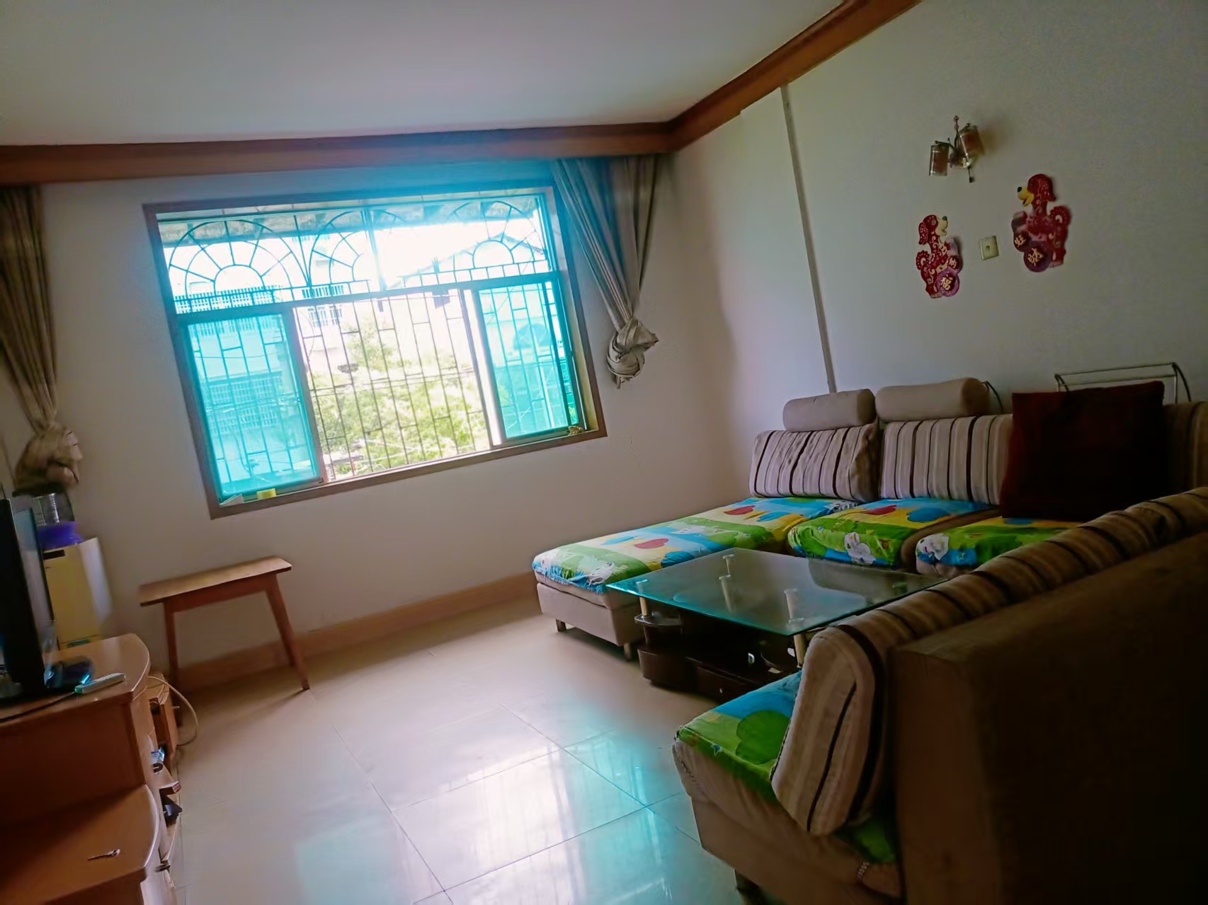 人民医院宿舍  3室2厅1卫    1200.0元/月 人民医院宿舍  3室2厅1卫    1200.0元/月室内图1