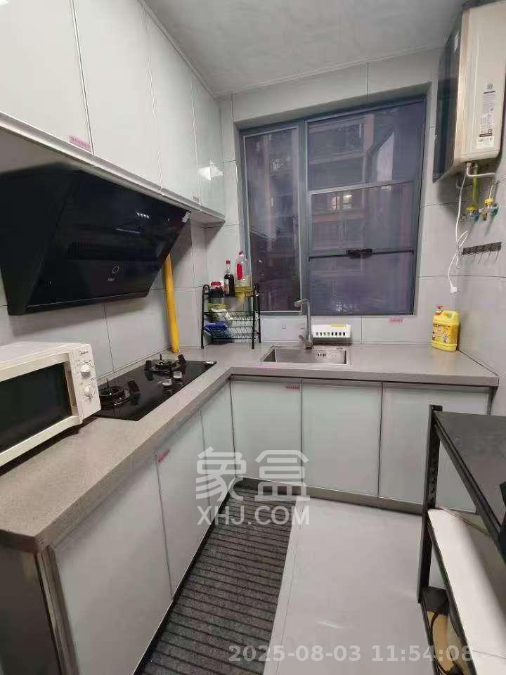 丽发新城 4室2厅1卫 650.0元/月 丽发新城 4室2厅1卫 650.0元/月室内图