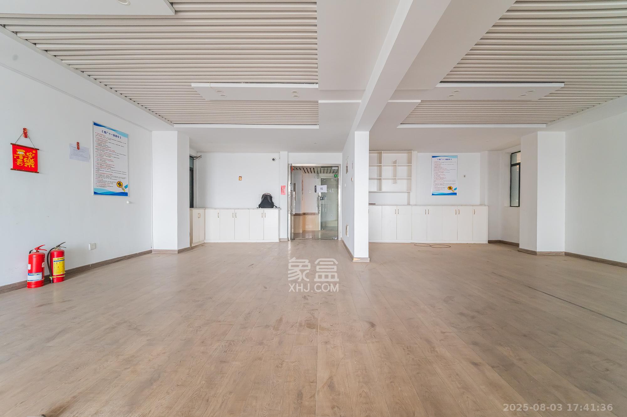 尚城 3室2厅1卫 50.0万 尚城 3室2厅1卫 50.0万客厅