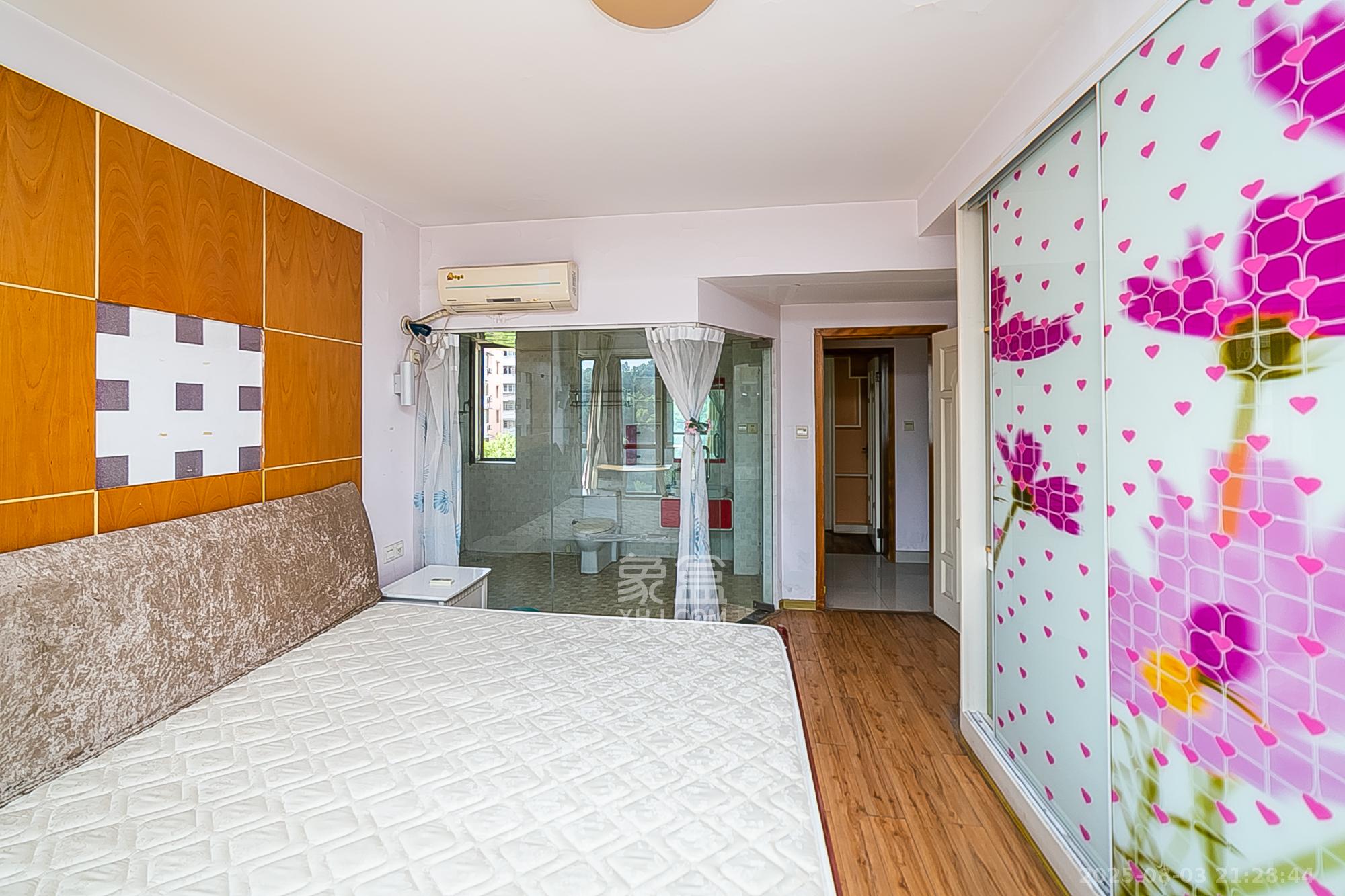 南国新城  3室2厅2卫    119.0万 南国新城  3室2厅2卫    119.0万卧室