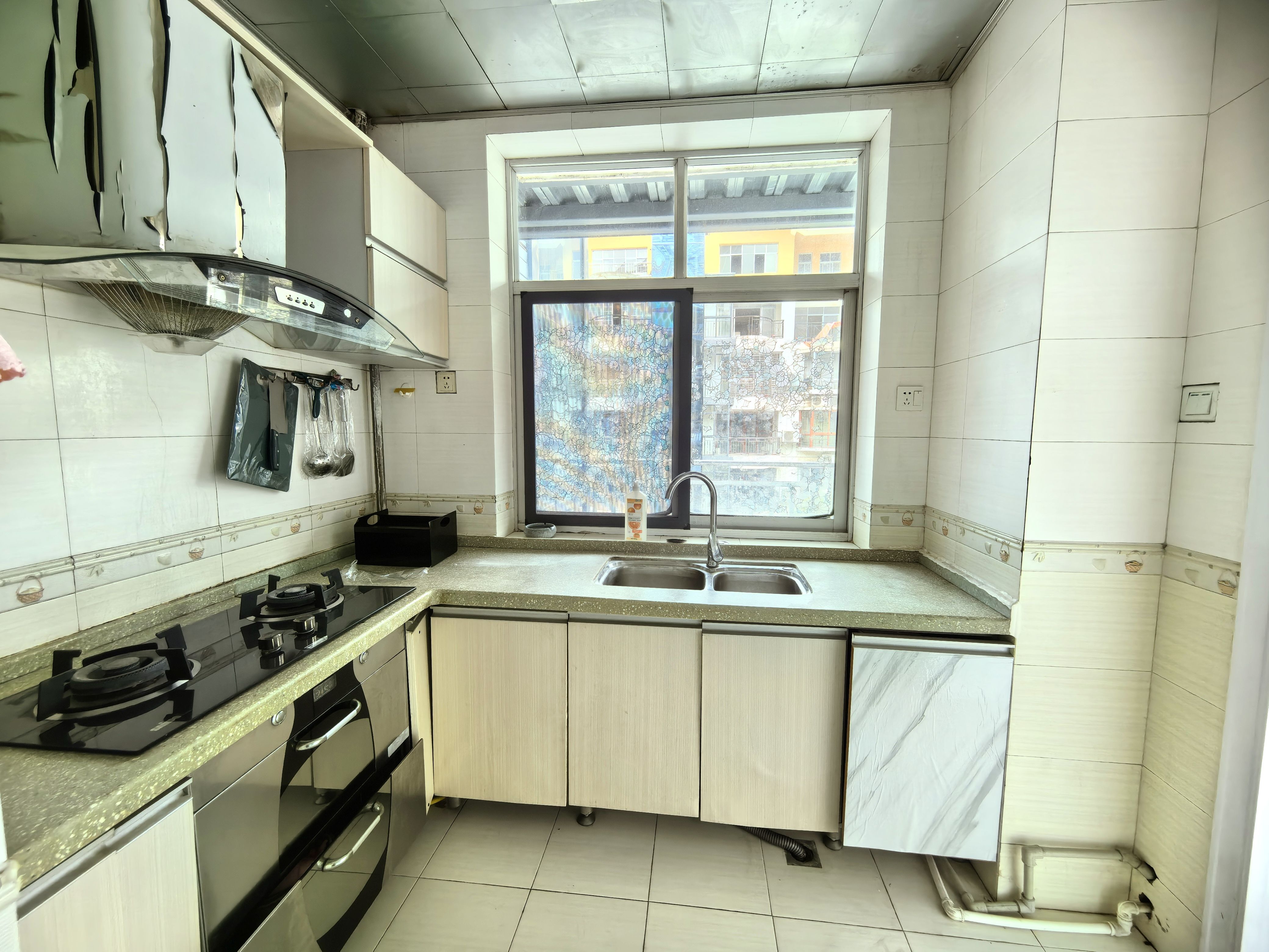 月亮湾一期  3室2厅2卫    1800.0元/月 月亮湾一期  3室2厅2卫    1800.0元/月室内图