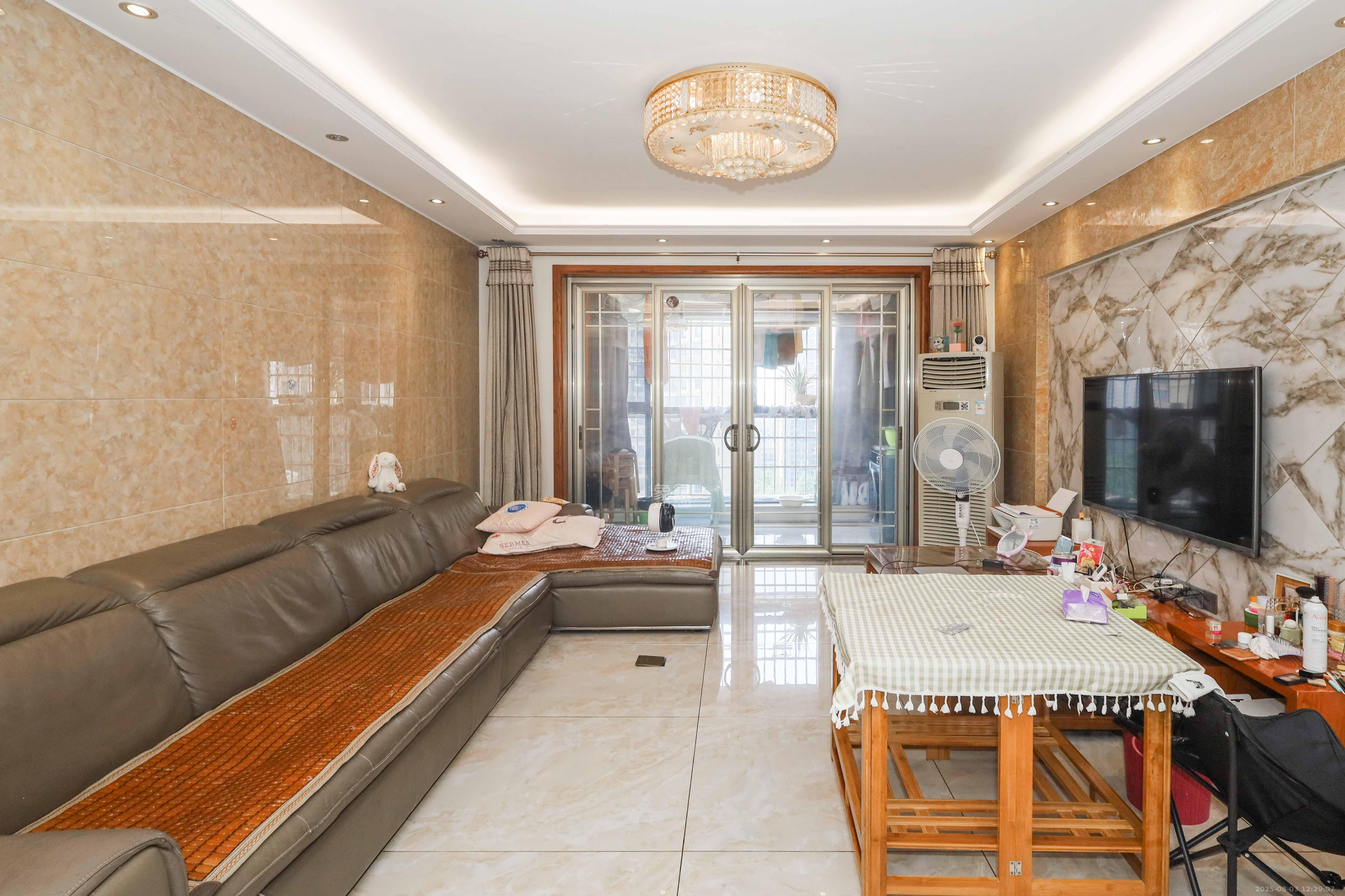 保利麓谷林语C区  4室2厅2卫    130.0万 保利麓谷林语C区  4室2厅2卫    130.0万