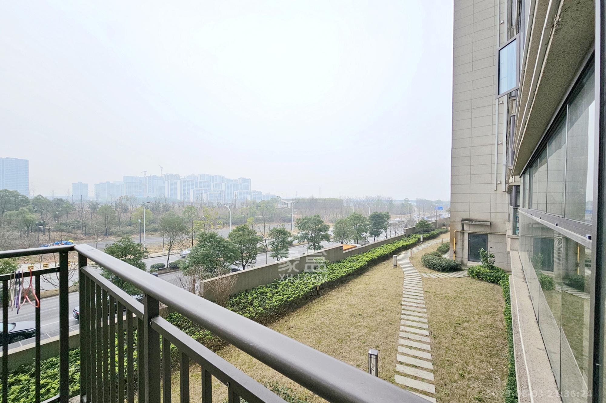 阳光城尚东湾凌云府  4室2厅2卫    188.0万阳台