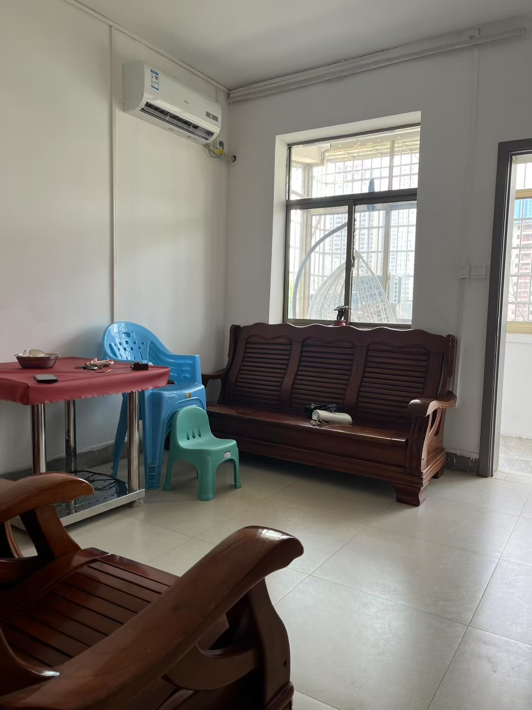 娄底人文师范学院家属楼  3室1厅1卫    35.0万客厅