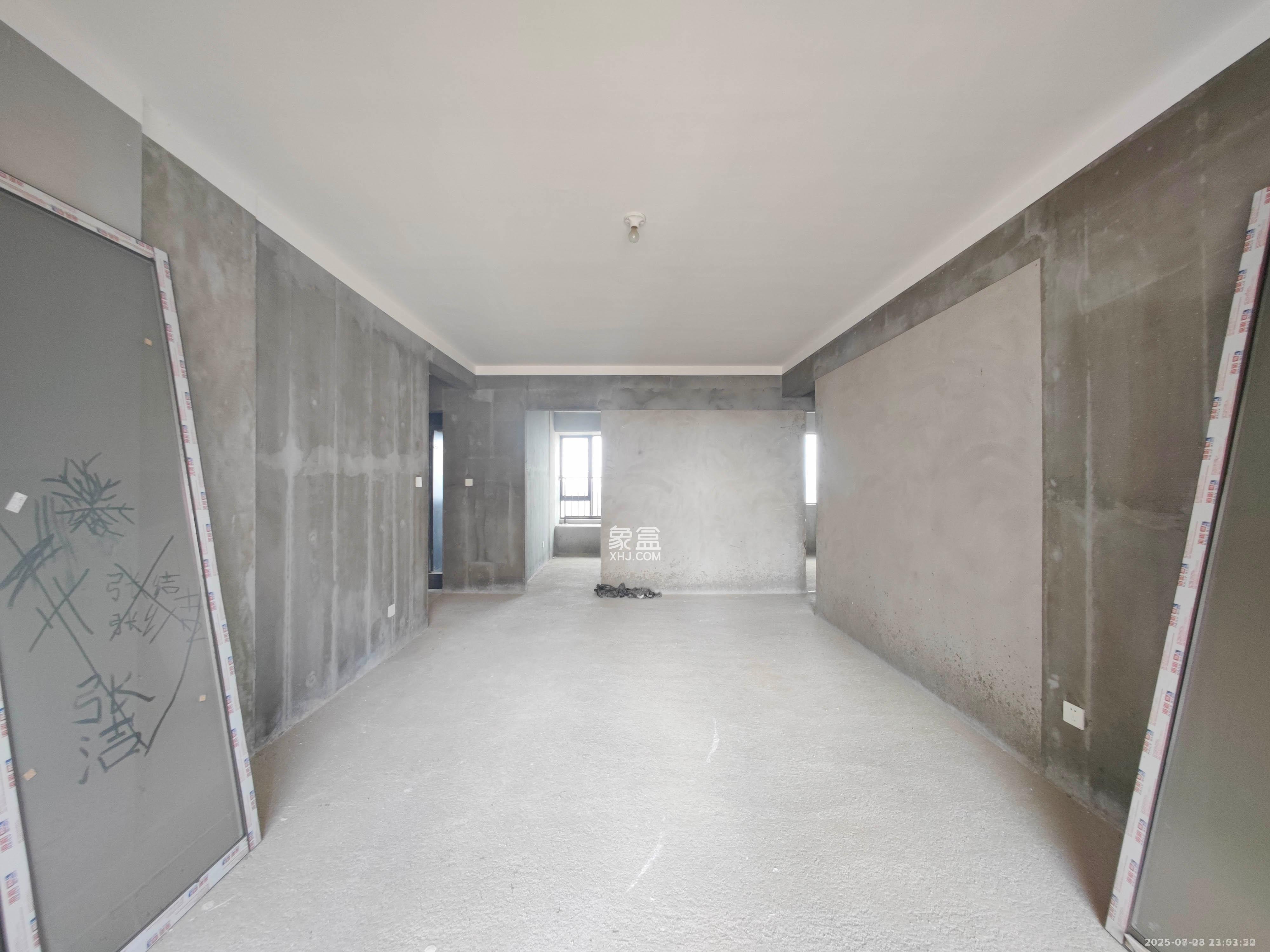 长房明宸府 3室2厅2卫 90.0万 长房明宸府 3室2厅2卫 90.0万客厅