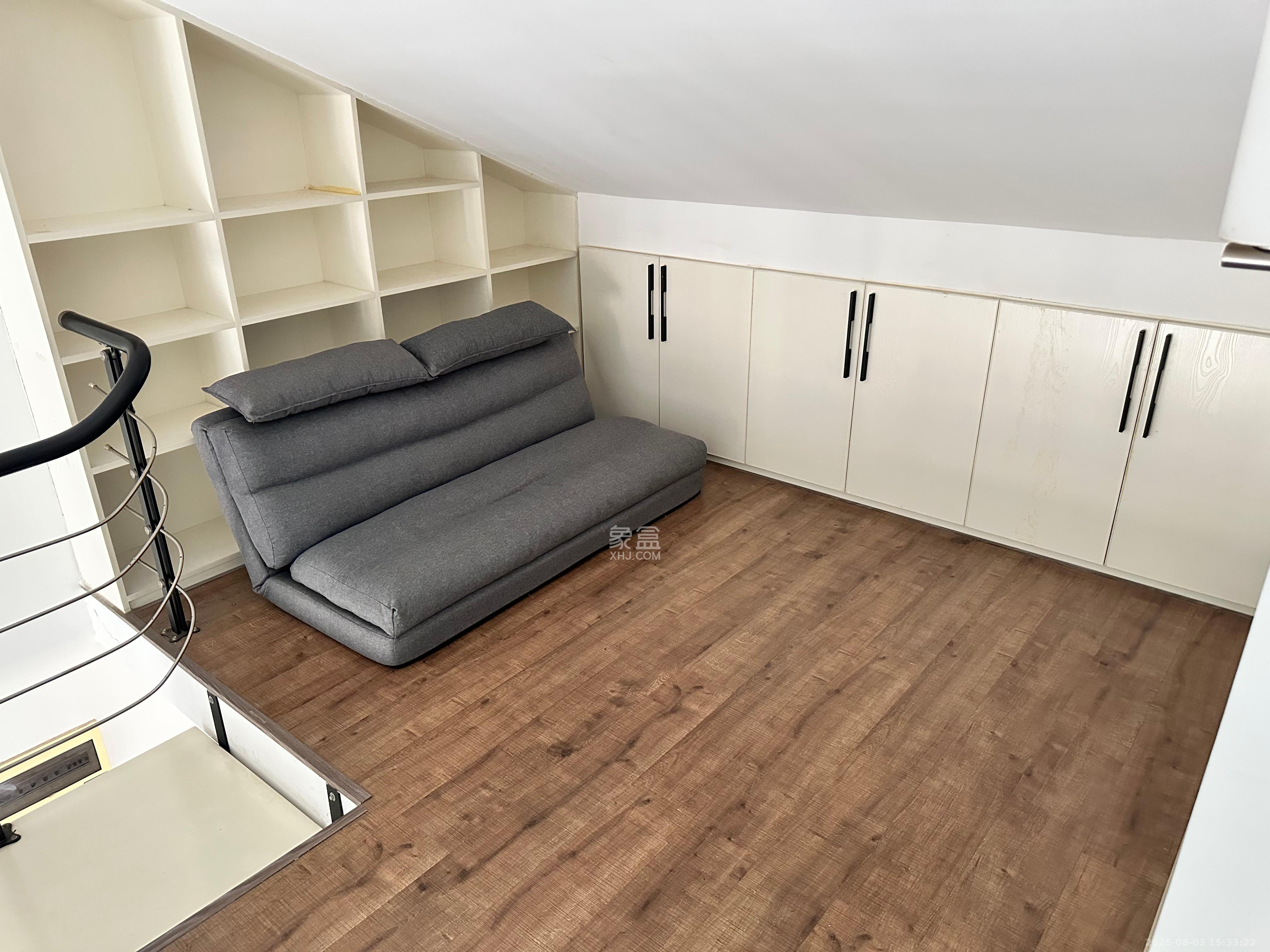 中建芙蓉嘉苑  4室2厅1卫    2300.0元/月室内图