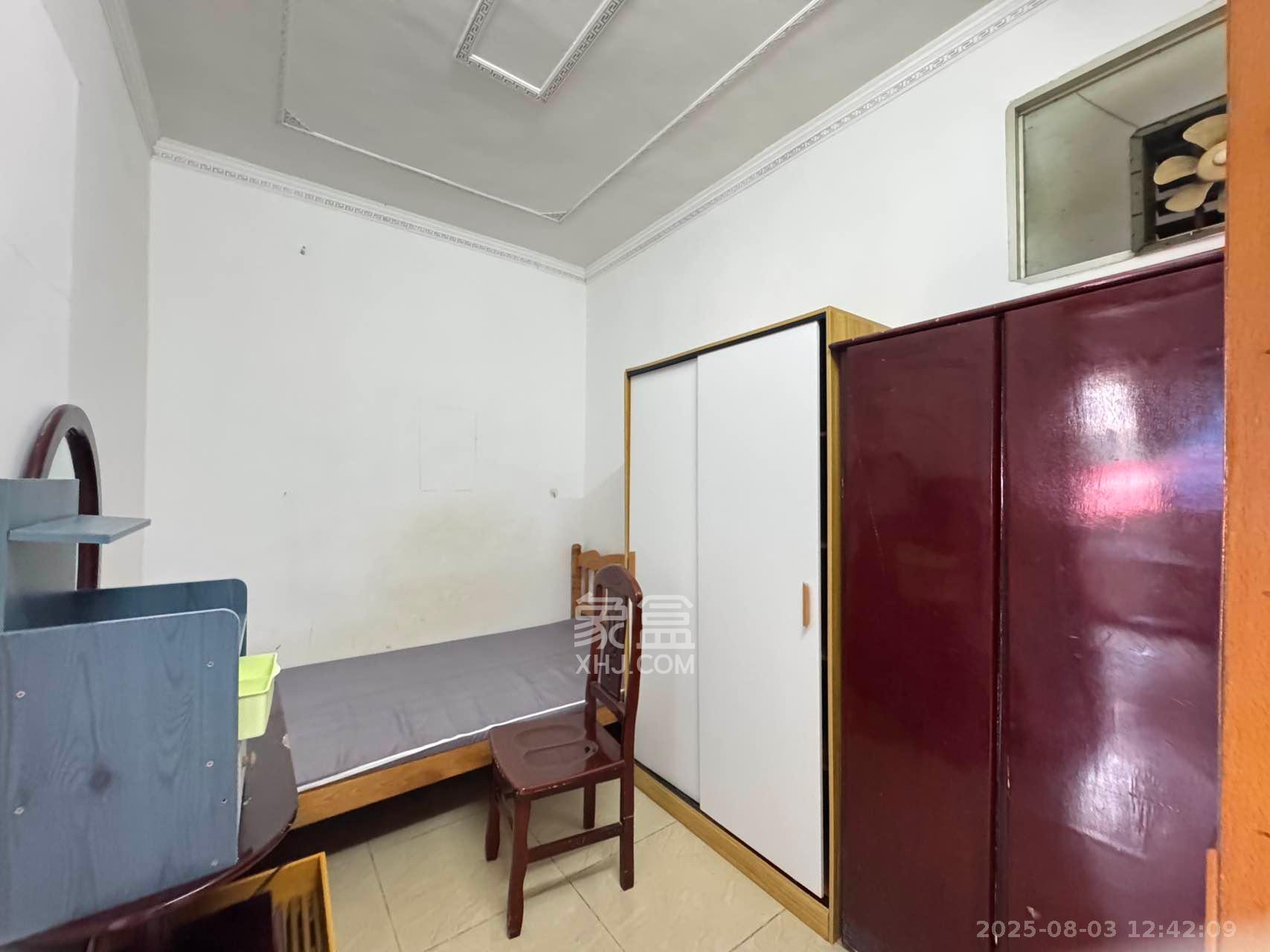 无线电厂宿舍 2室1厅1卫 1000.0元/月 无线电厂宿舍 2室1厅1卫 1000.0元/月室内图