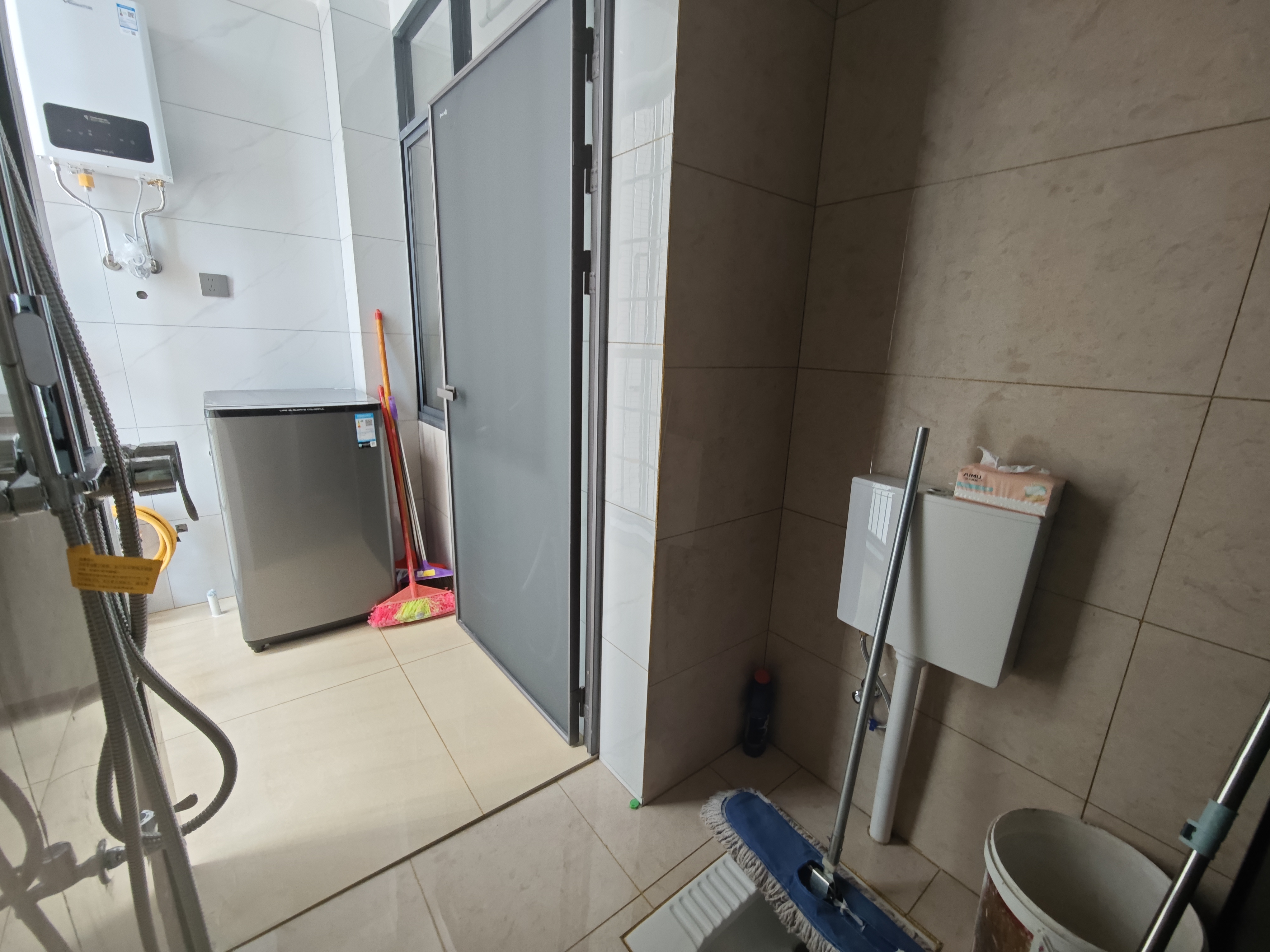 互助小区电梯房 2室2厅1卫 1700.0元/月 互助小区电梯房 2室2厅1卫 1700.0元/月室内图