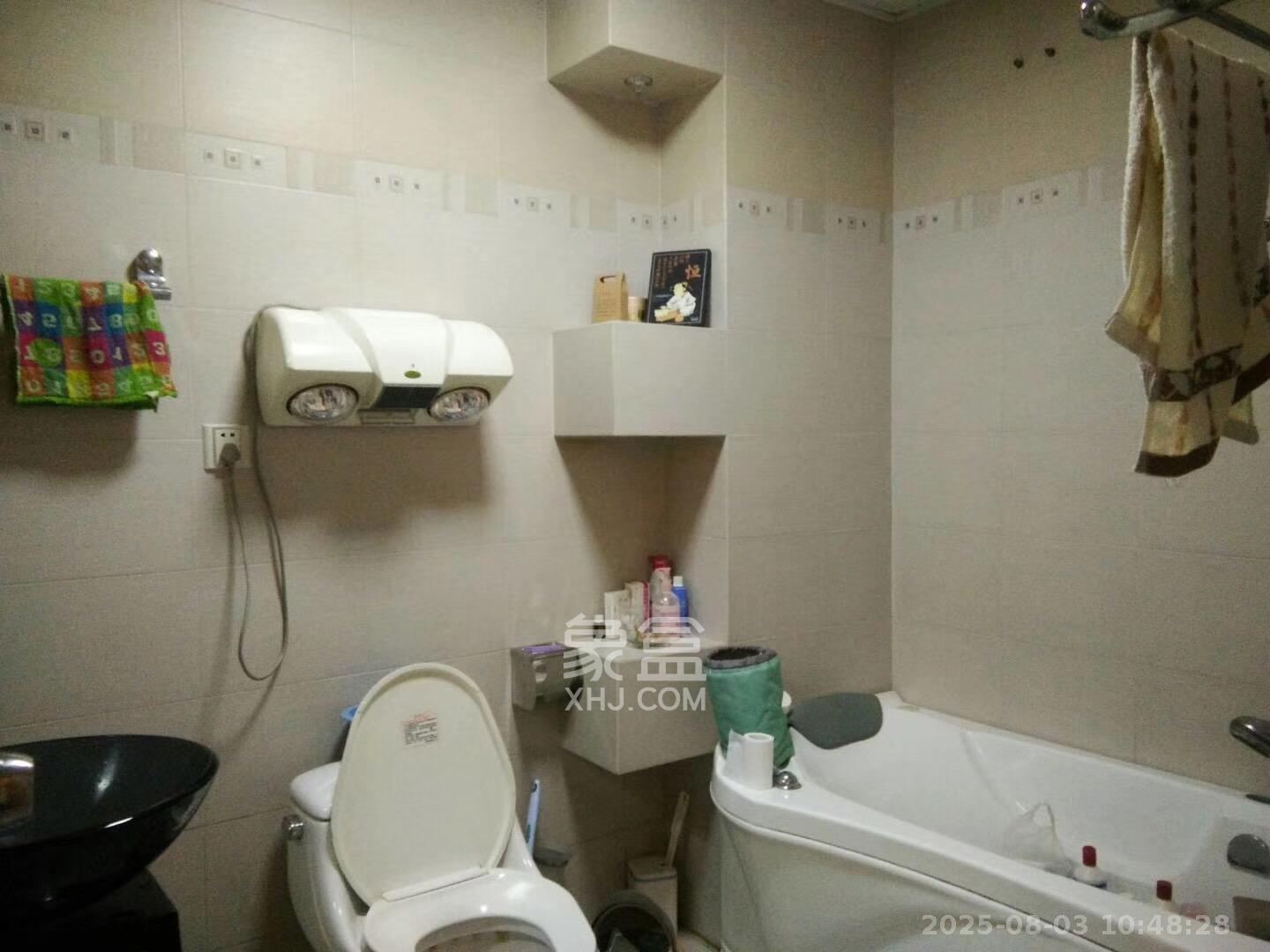 美林景园  4室2厅1卫   2500.00元/月室内图