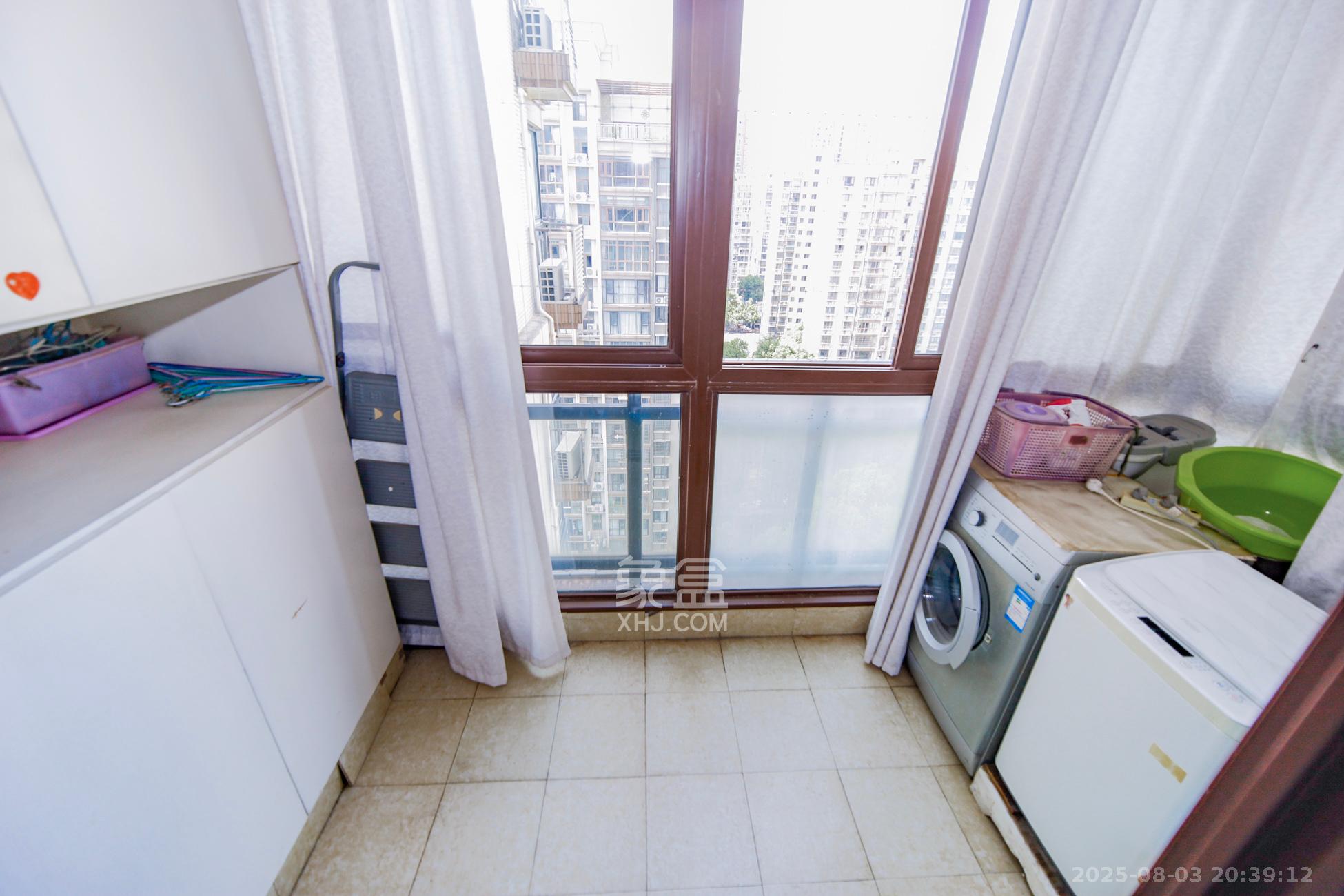 鑫天山水洲城  3室2厅2卫    96.8万阳台