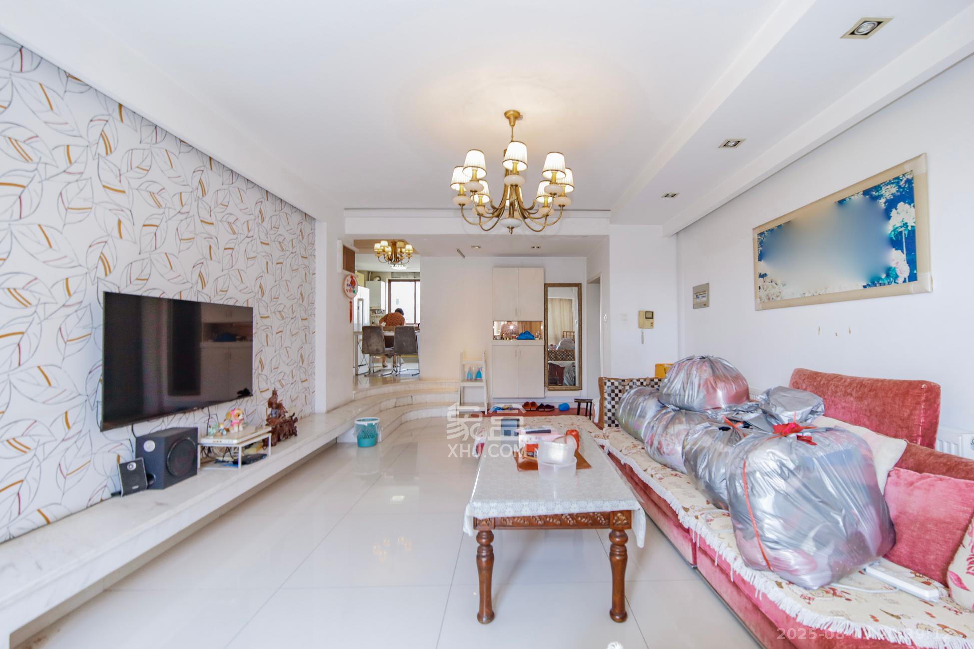 鑫天山水洲城  3室2厅2卫    96.8万客厅