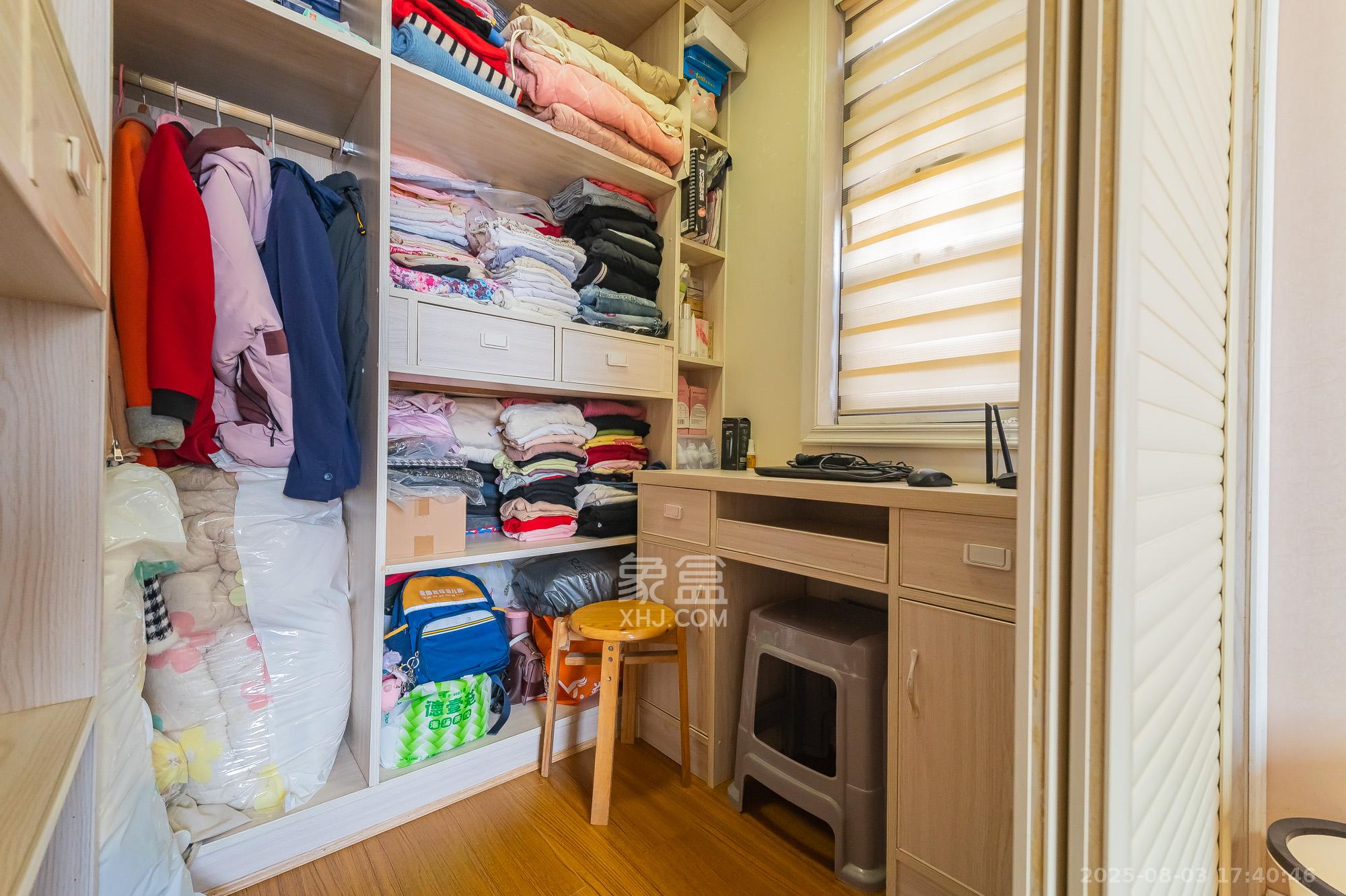 华润置地广场二期 3室2厅1卫 64.9万 华润置地广场二期 3室2厅1卫 64.9万卧室