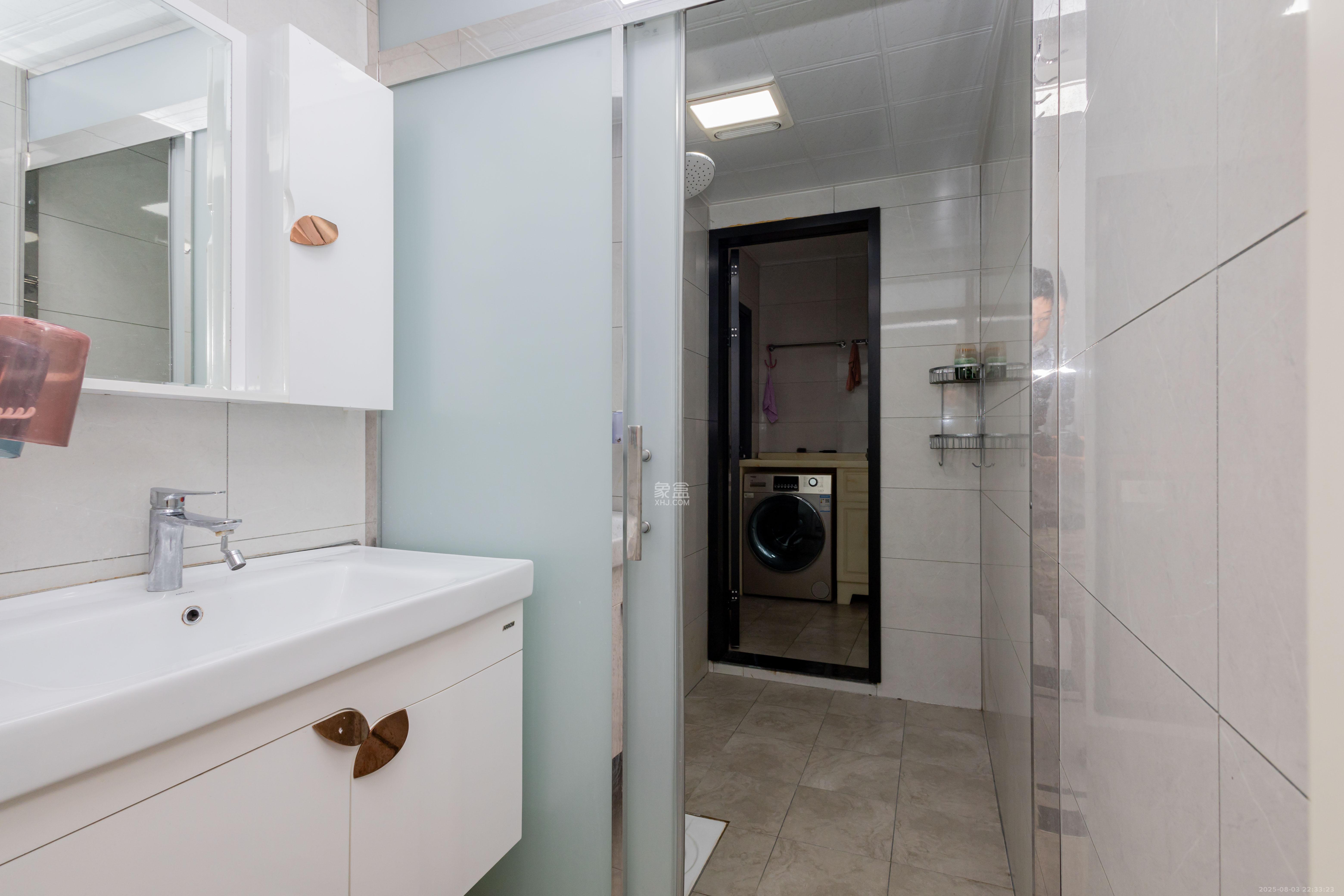 中交中央公园D4区  3室2厅2卫    139.8万卫生间