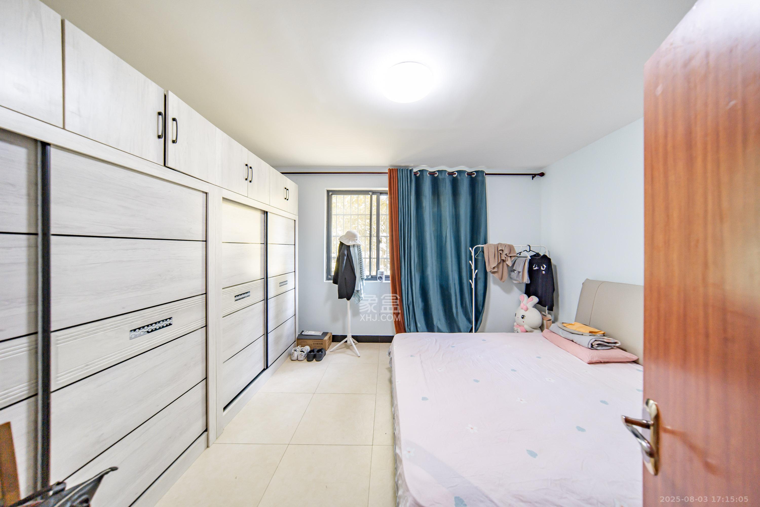 阳光100一期、四五期  4室2厅2卫    155.0万 阳光100一期、四五期  4室2厅2卫    155.0万卧室