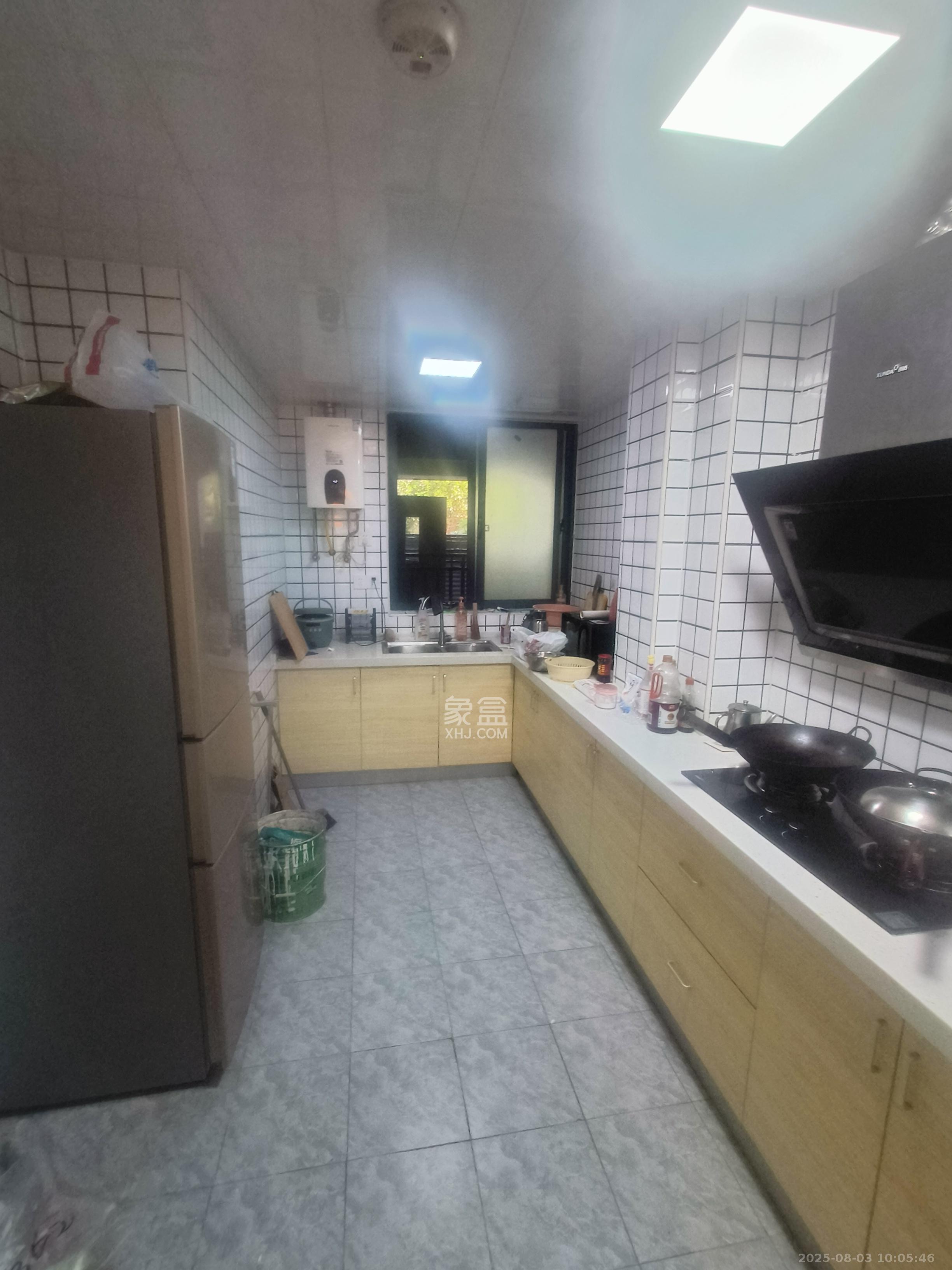 半山壹号 1室2厅2卫 1500.0元/月 半山壹号 1室2厅2卫 1500.0元/月室内图