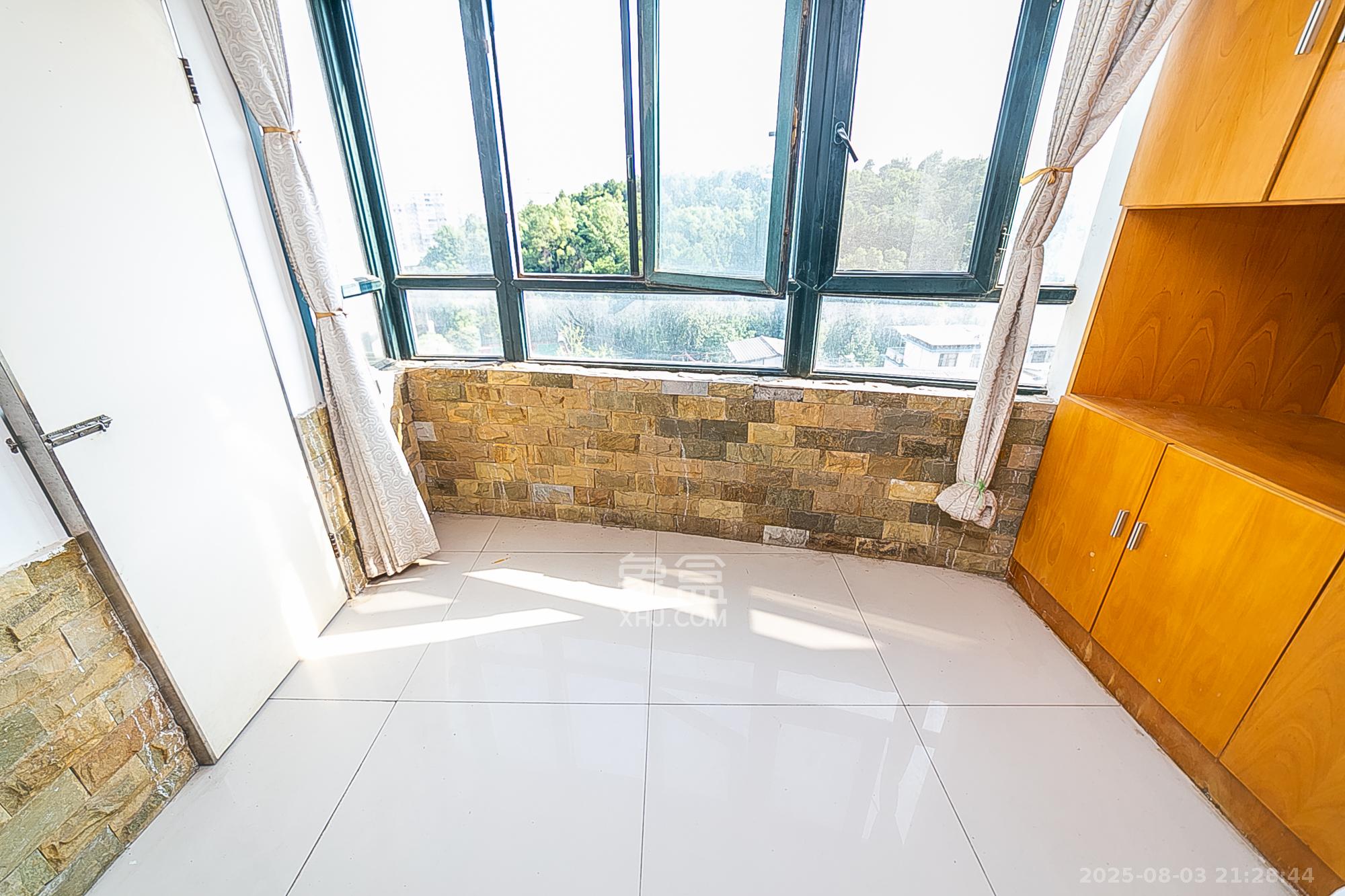 南国新城  3室2厅2卫    119.0万 南国新城  3室2厅2卫    119.0万阳台