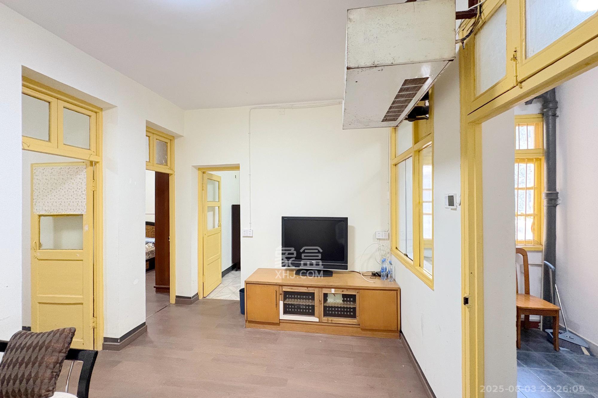 湖南省道路运输管理局 3室2厅1卫 76.8万 湖南省道路运输管理局 3室2厅1卫 76.8万客厅