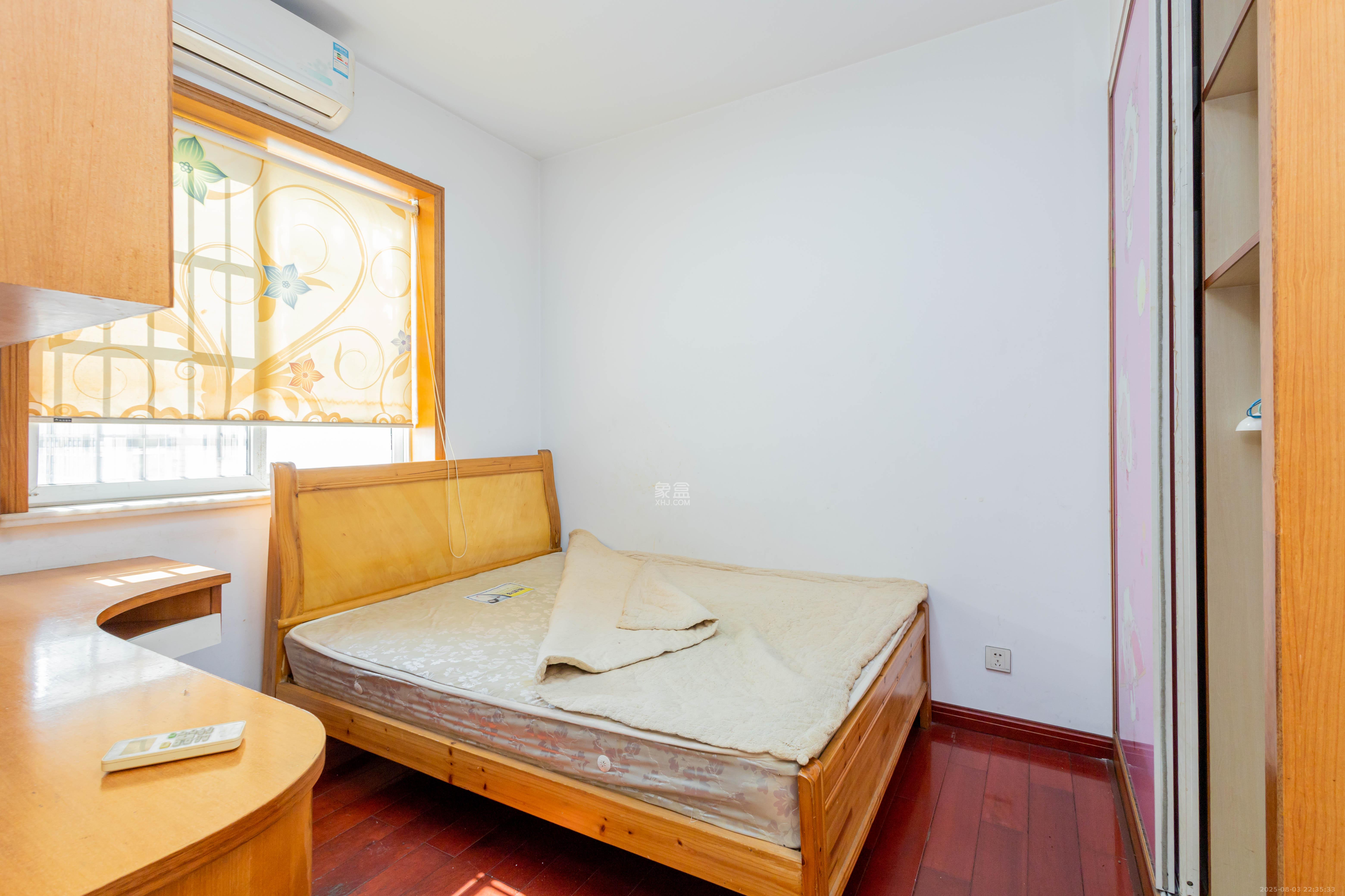 圣力华苑 3室2厅2卫 56.0万 圣力华苑 3室2厅2卫 56.0万卧室