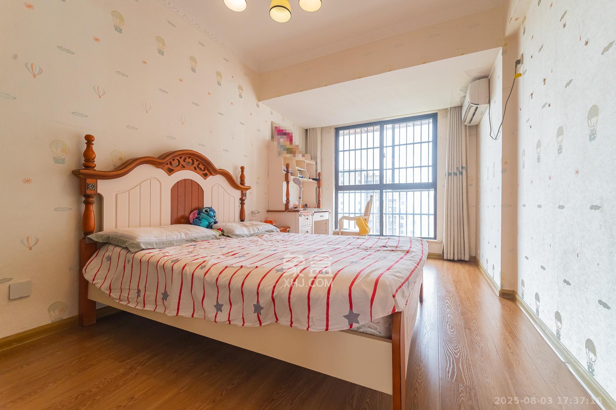 星湖湾二期高层  4室2厅2卫    142.8万卧室