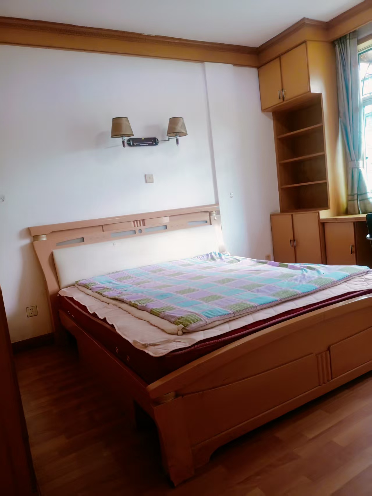 人民医院宿舍  3室2厅1卫    1200.0元/月 人民医院宿舍  3室2厅1卫    1200.0元/月室内图