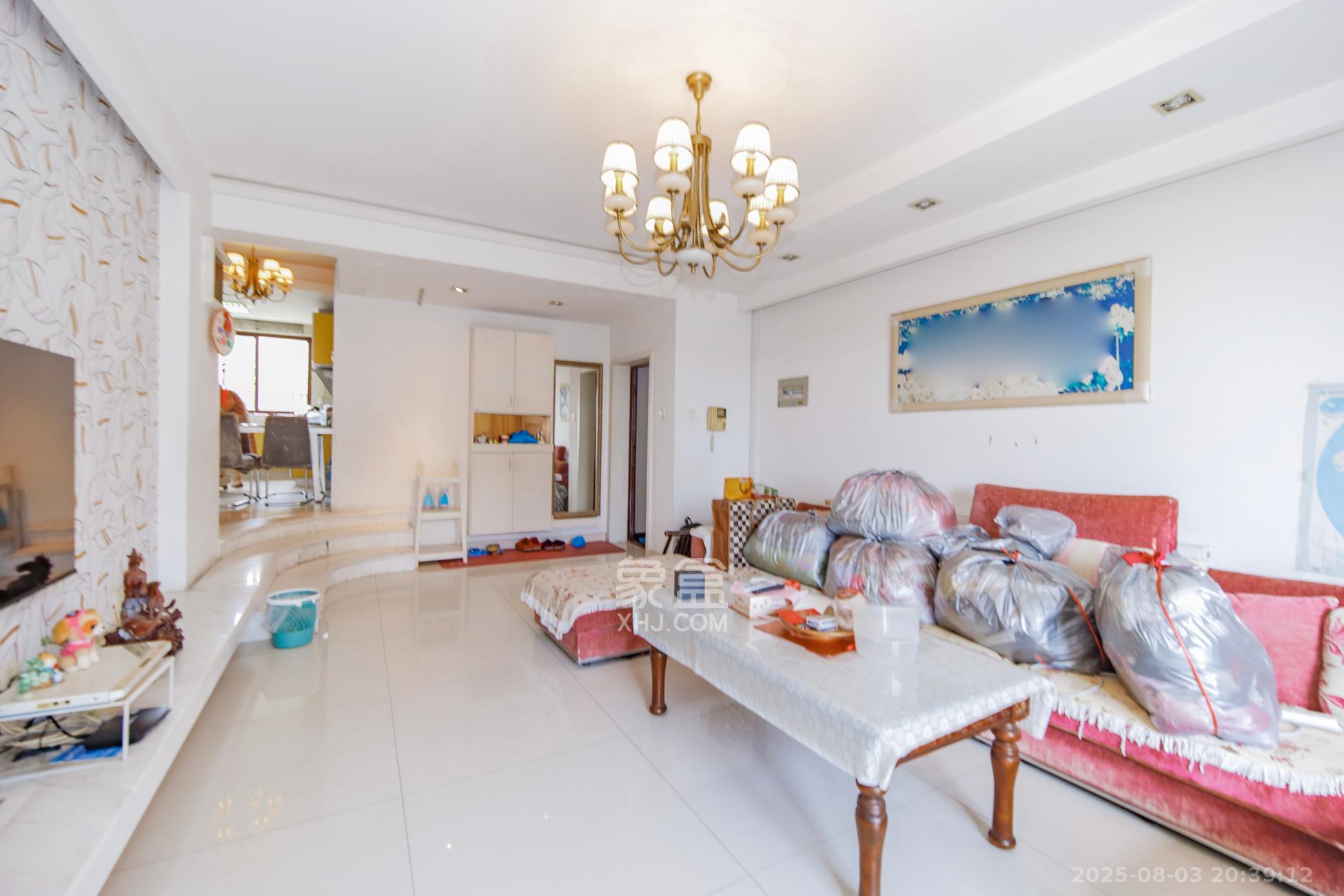 鑫天山水洲城  3室2厅2卫    96.8万客厅