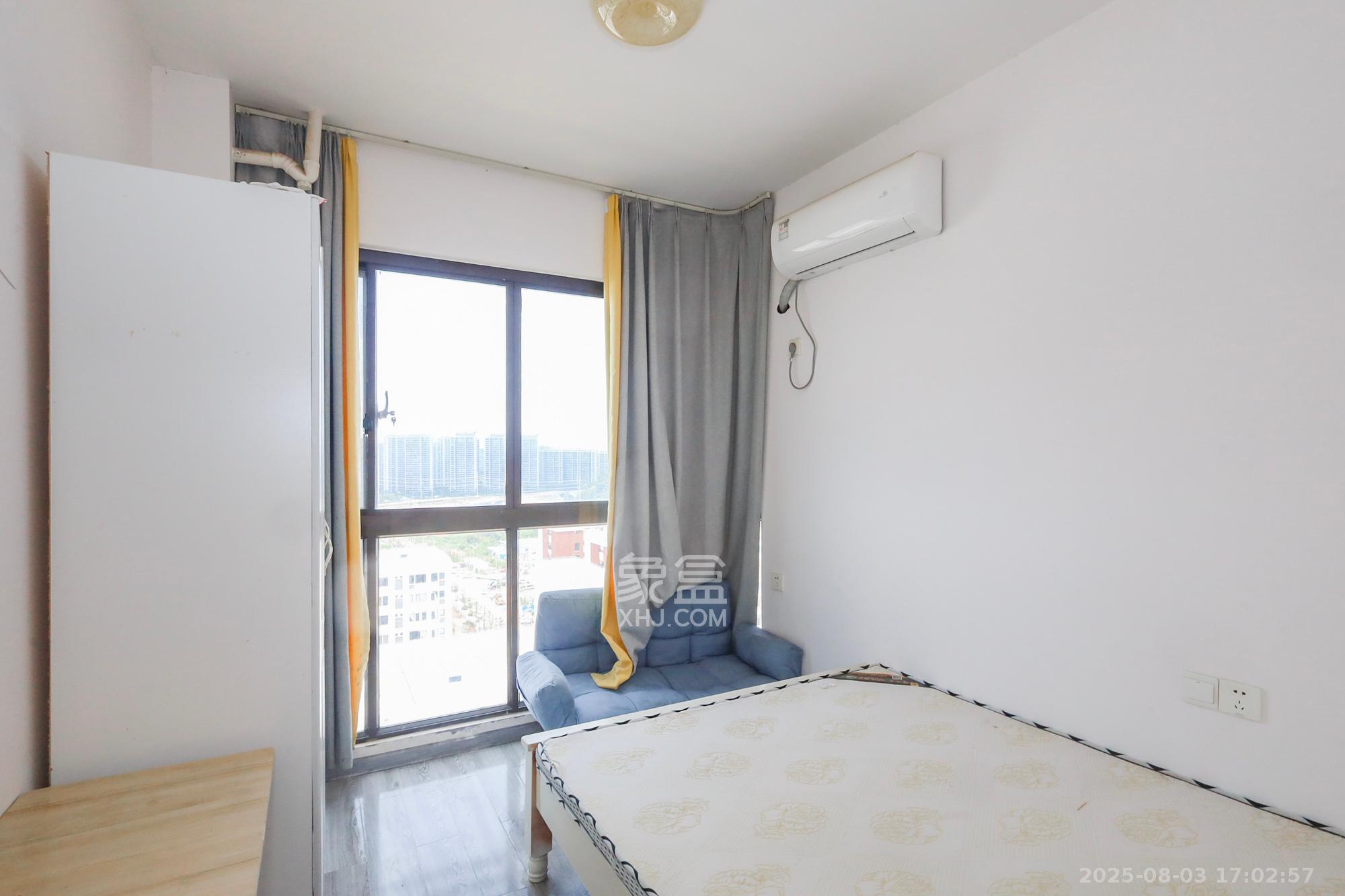 钰龙天下二期(钰龙佳园) 4室2厅2卫 225.0万 钰龙天下二期(钰龙佳园) 4室2厅2卫 225.0万卧室