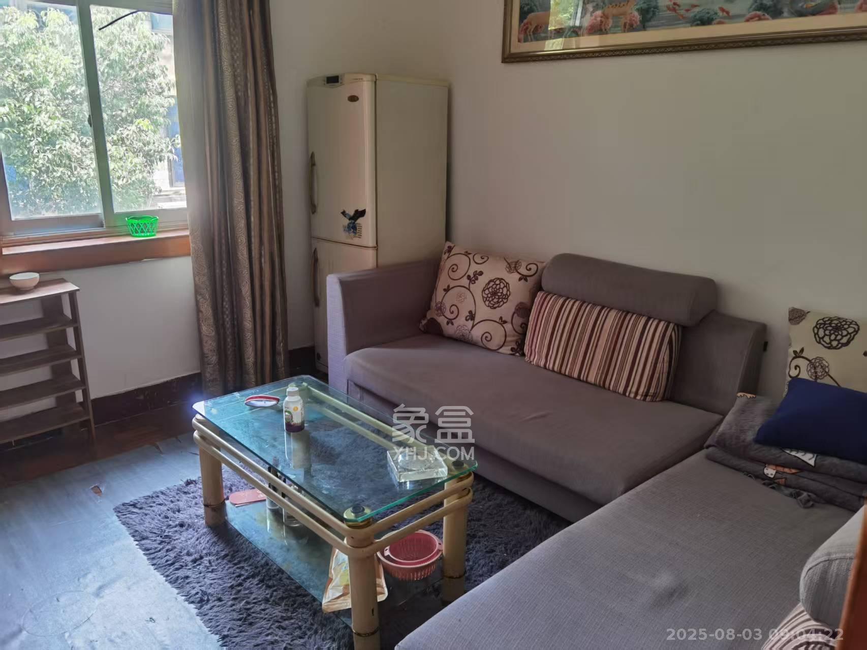 公交野坡小区  1室1厅1卫    1100.0元/月 公交野坡小区  1室1厅1卫    1100.0元/月