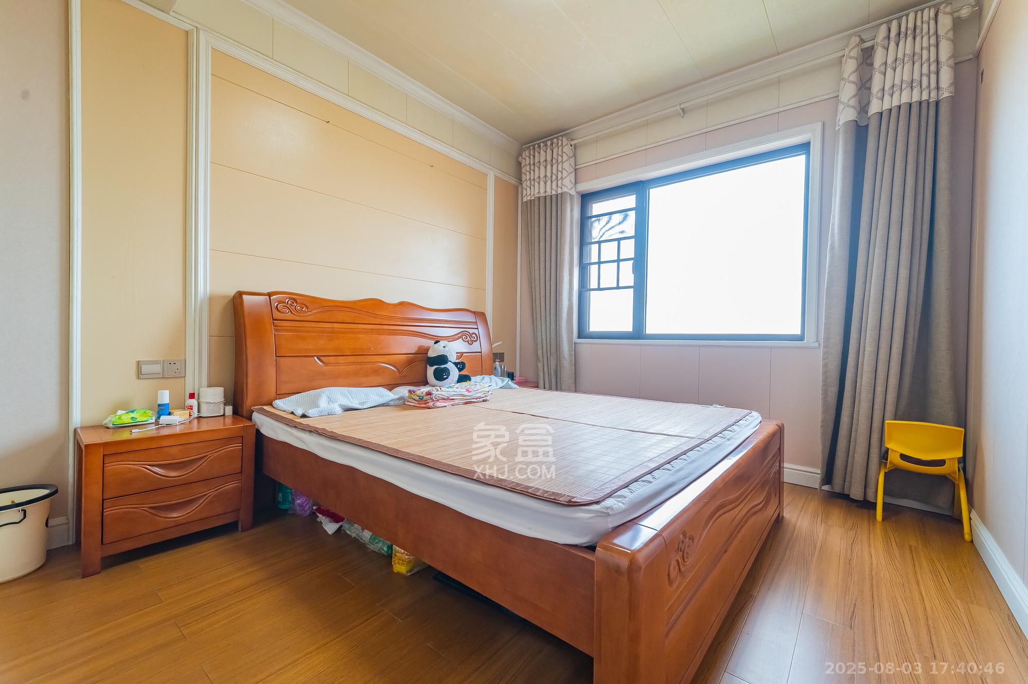 华润置地广场二期 3室2厅1卫 64.9万 华润置地广场二期 3室2厅1卫 64.9万卧室