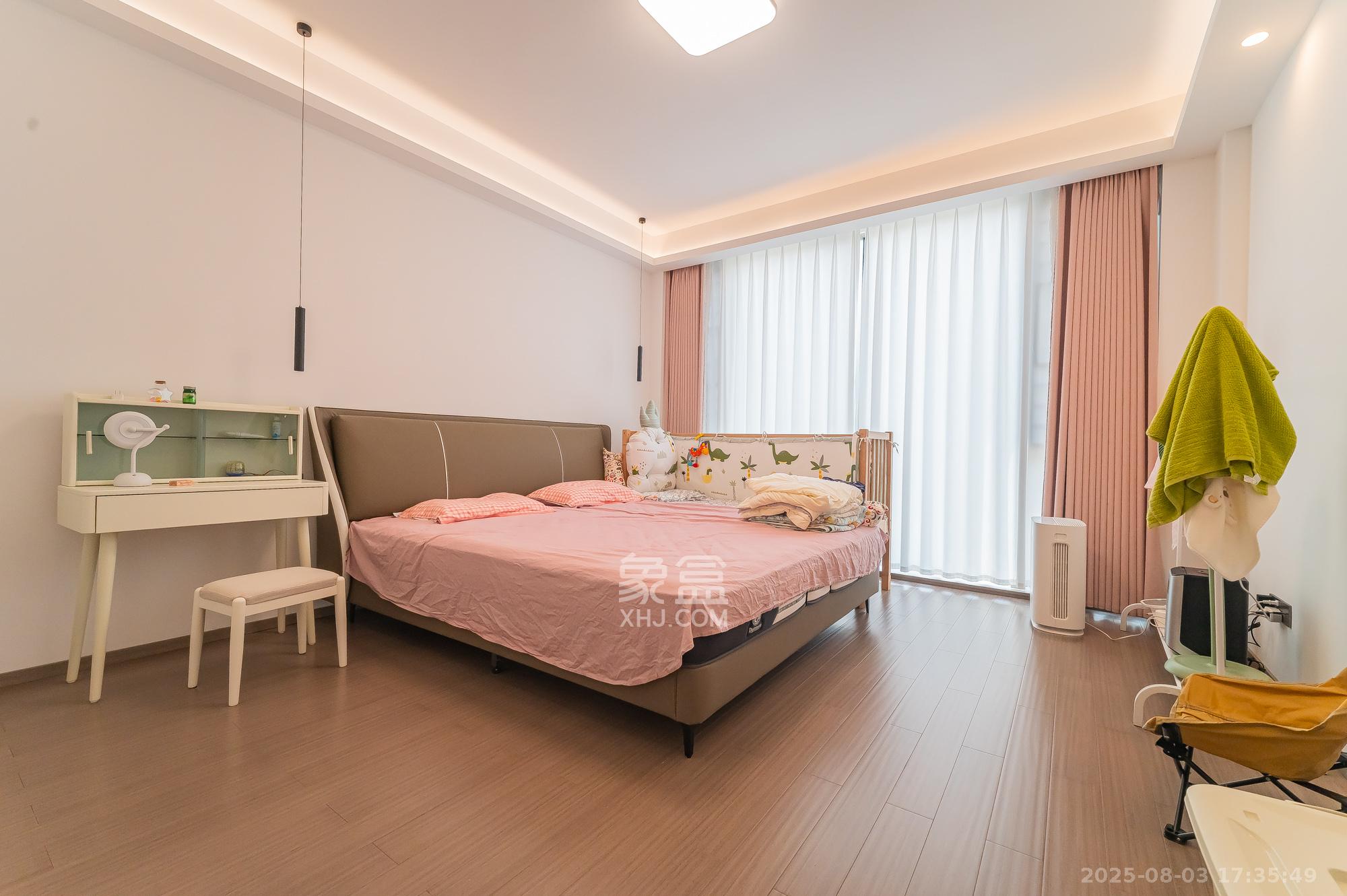 绿城美的明月江南  4室2厅3卫    309.8万卧室