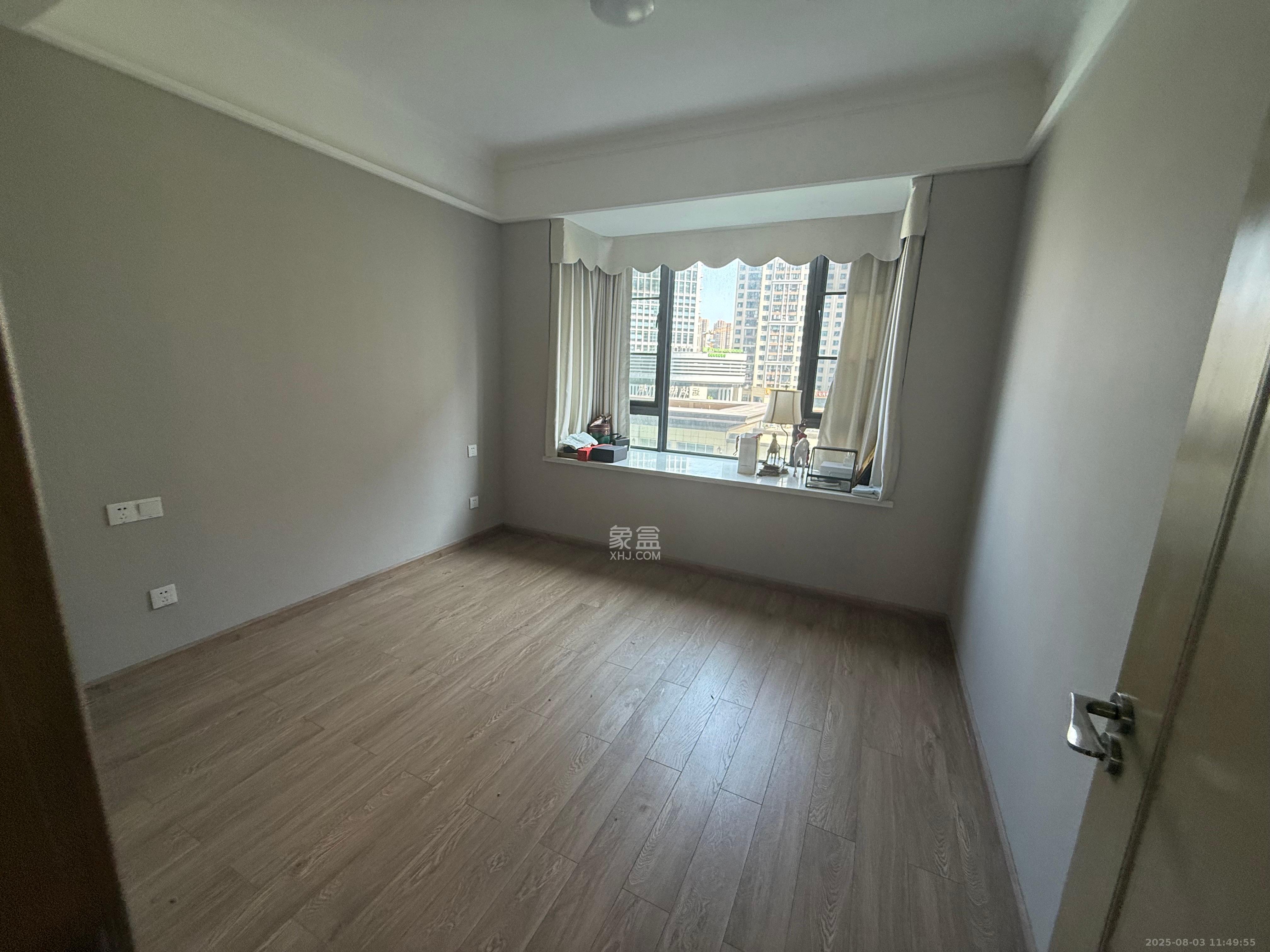 运达锦绣广场  4室2厅2卫    4500.0元/月 运达锦绣广场  4室2厅2卫    4500.0元/月室内图