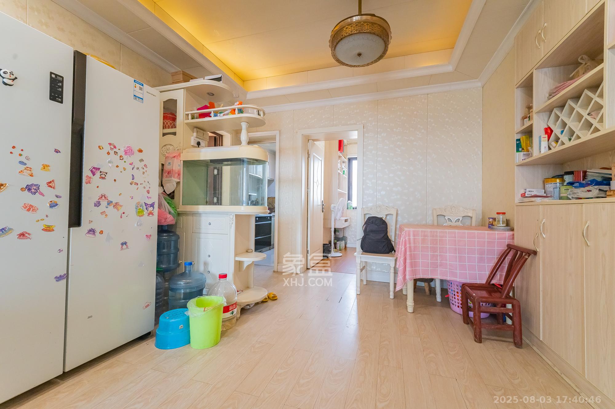 华润置地广场二期 3室2厅1卫 64.9万 华润置地广场二期 3室2厅1卫 64.9万客厅