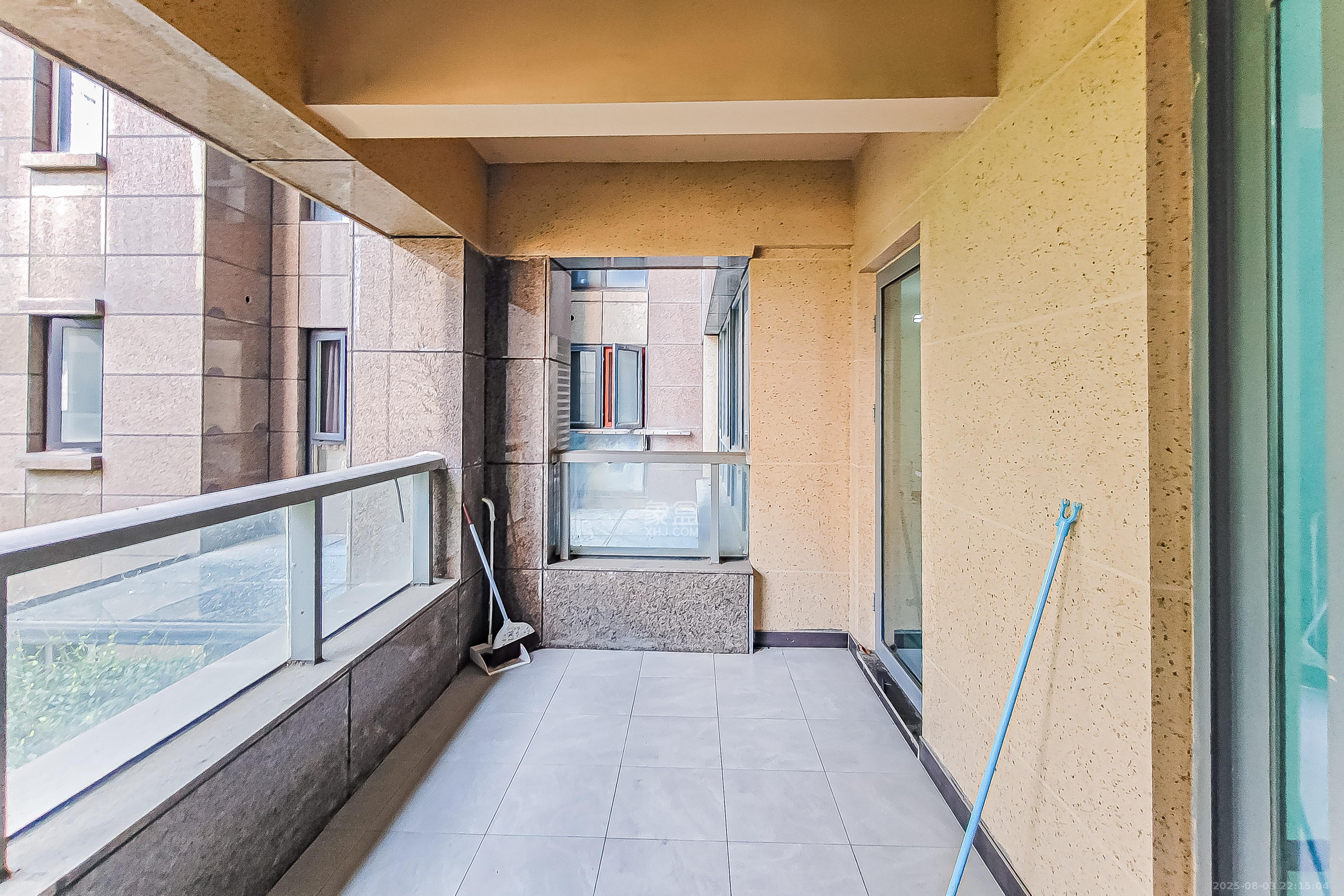 保利国际广场  4室2厅2卫    280.0万阳台