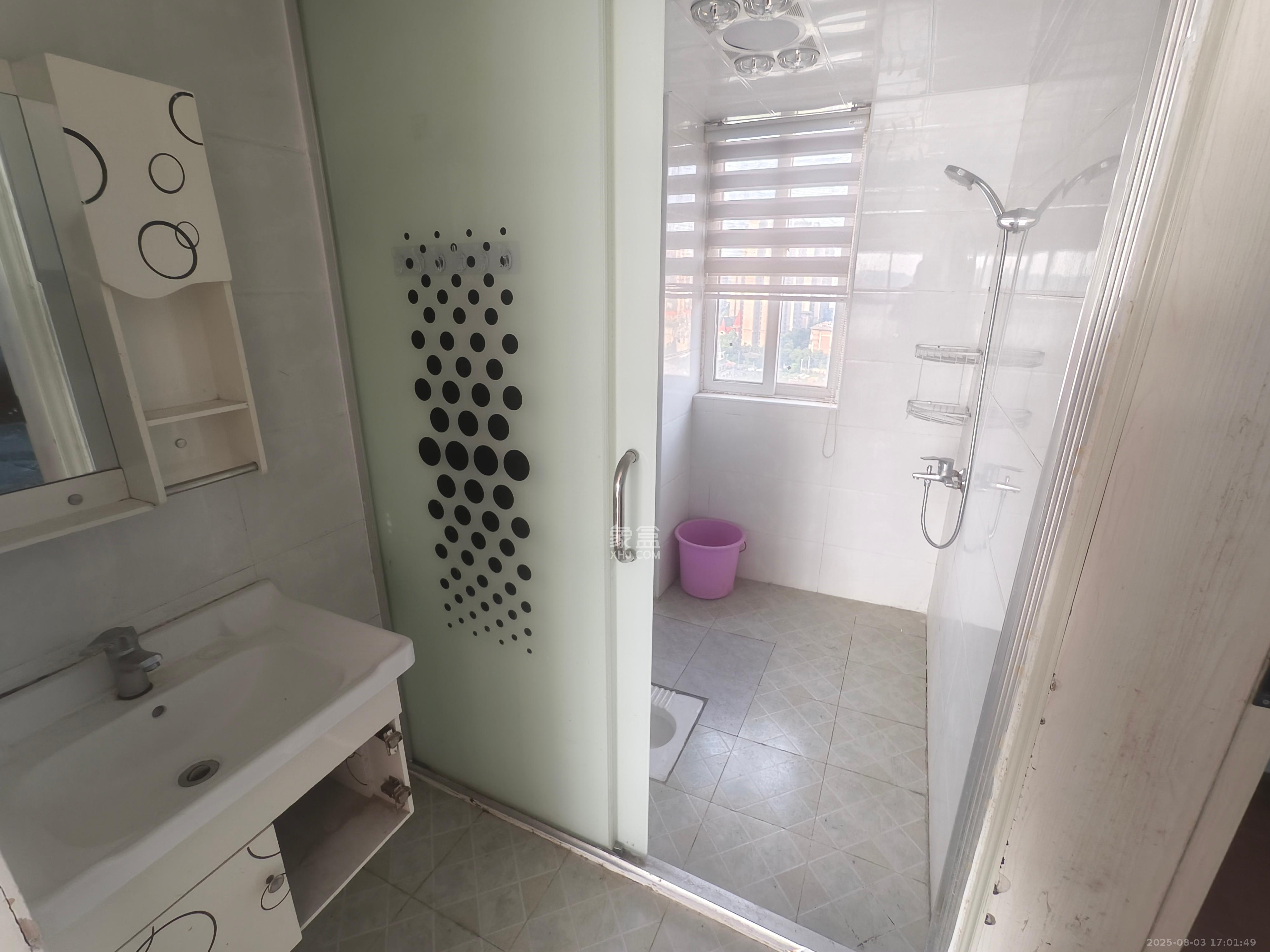 绿地海外滩一期 3室2厅1卫 1600.0元/月 绿地海外滩一期 3室2厅1卫 1600.0元/月室内图