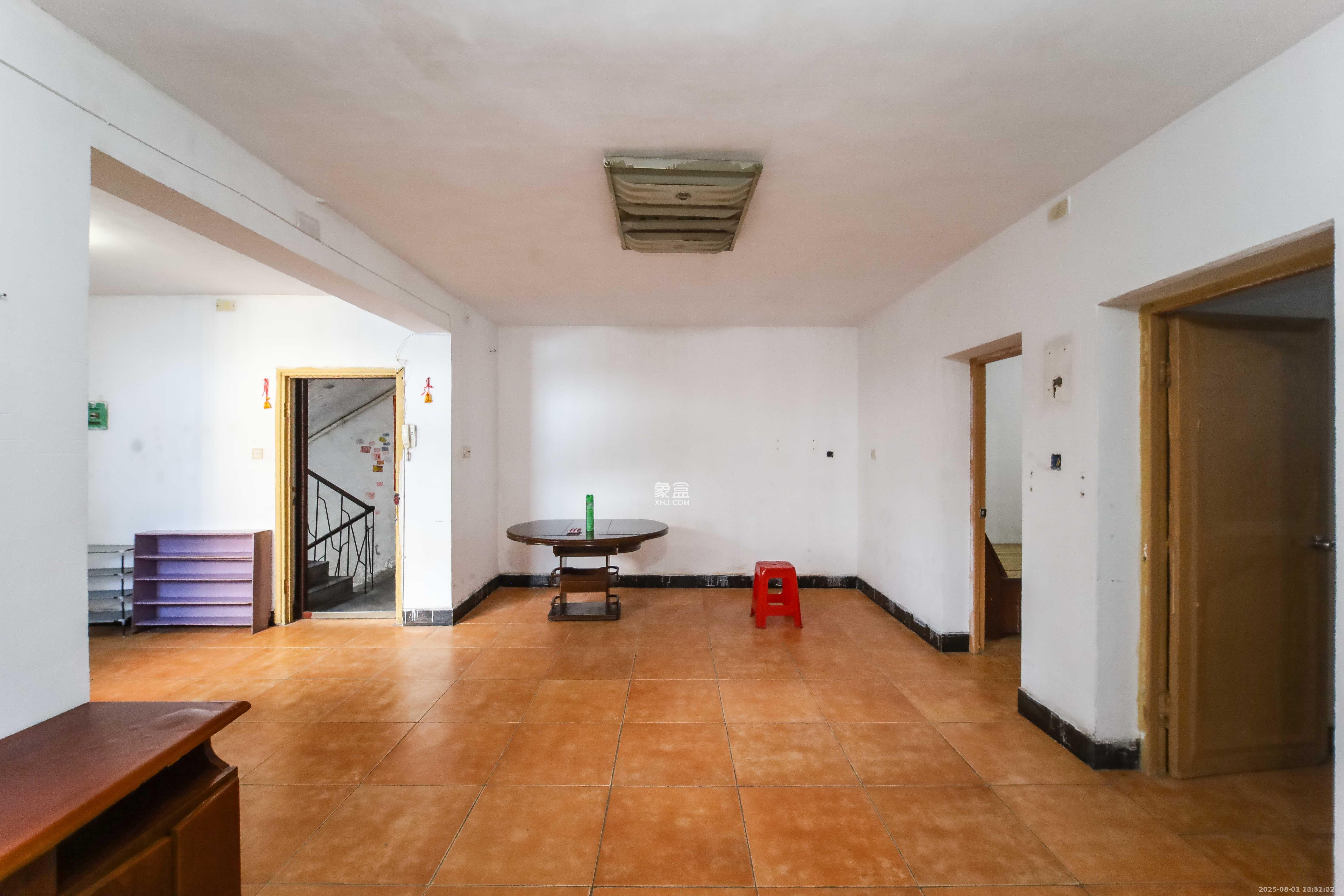 紫薇路鸿基公寓  2室2厅1卫    1600.0元/月 紫薇路鸿基公寓  2室2厅1卫    1600.0元/月室内图1