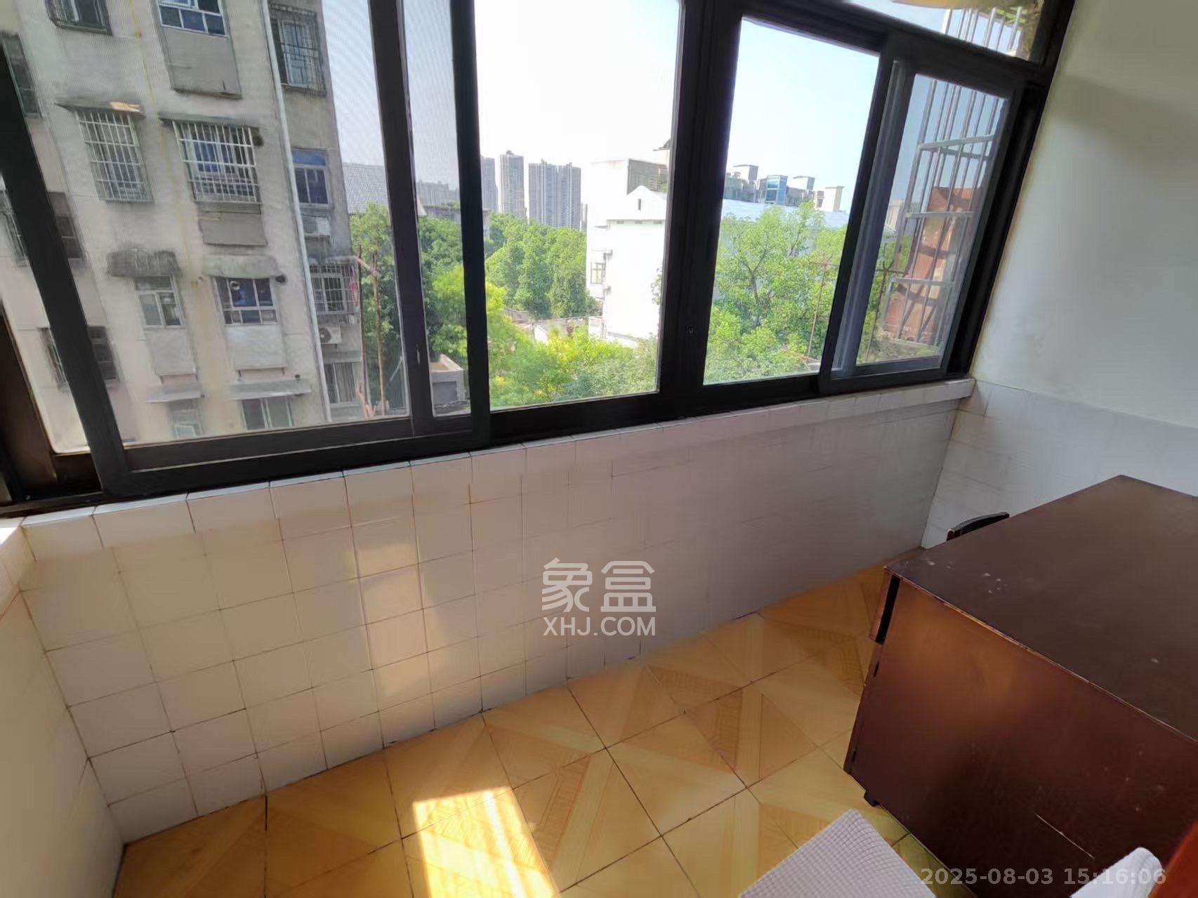 南园小区  2室1厅1卫    1500.0元/月室内图