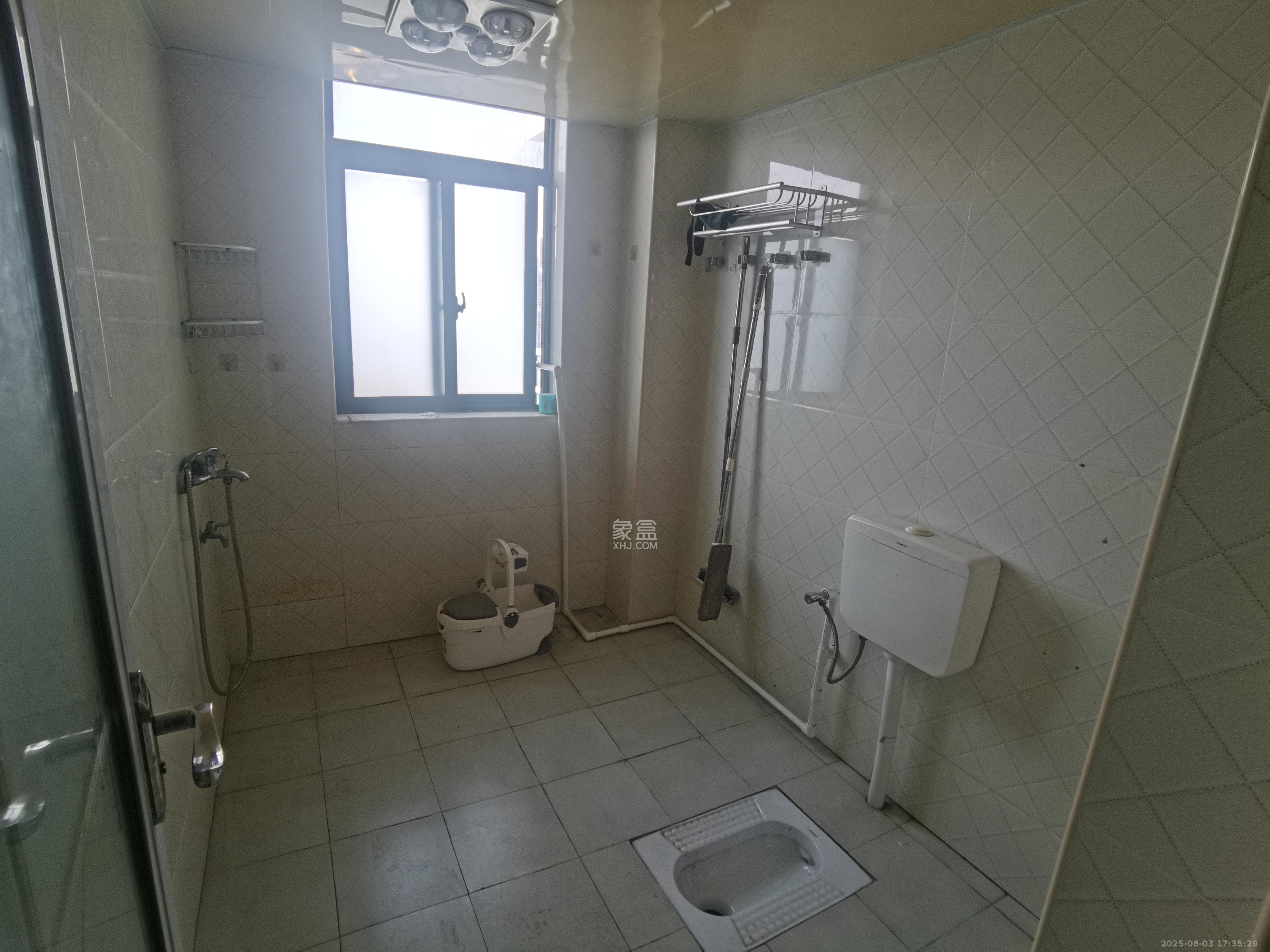 通泰梅岭苑 4室2厅2卫 3800.0元/月 通泰梅岭苑 4室2厅2卫 3800.0元/月室内图