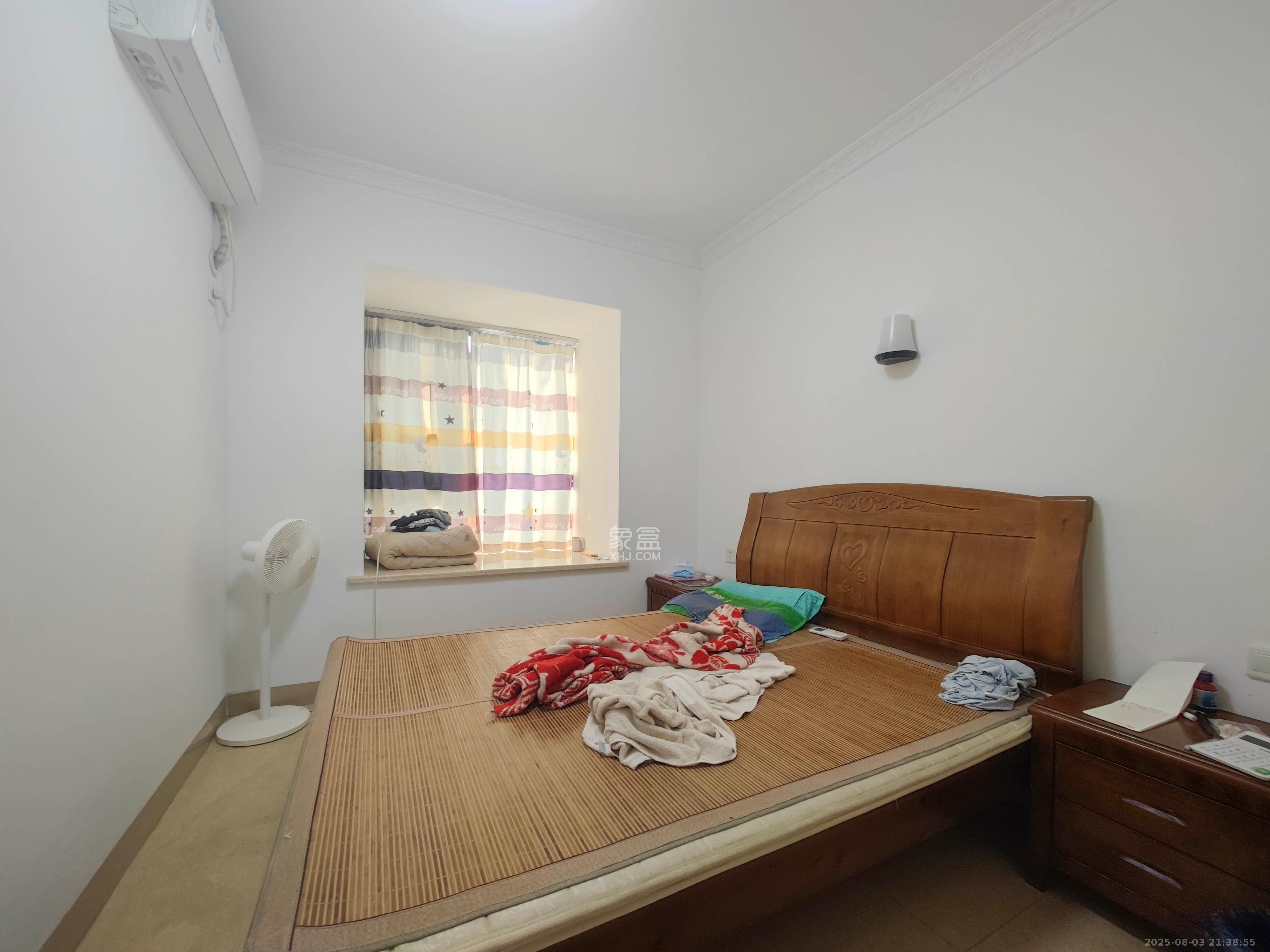 博长山水香颐  4室2厅2卫    78.0万卧室