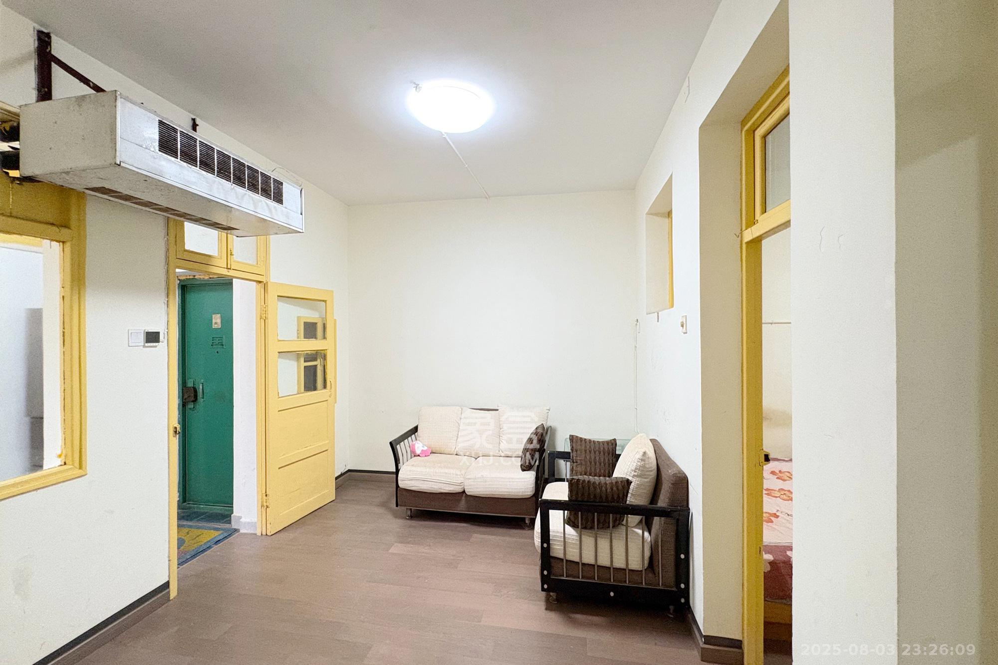 湖南省道路运输管理局 3室2厅1卫 76.8万 湖南省道路运输管理局 3室2厅1卫 76.8万客厅