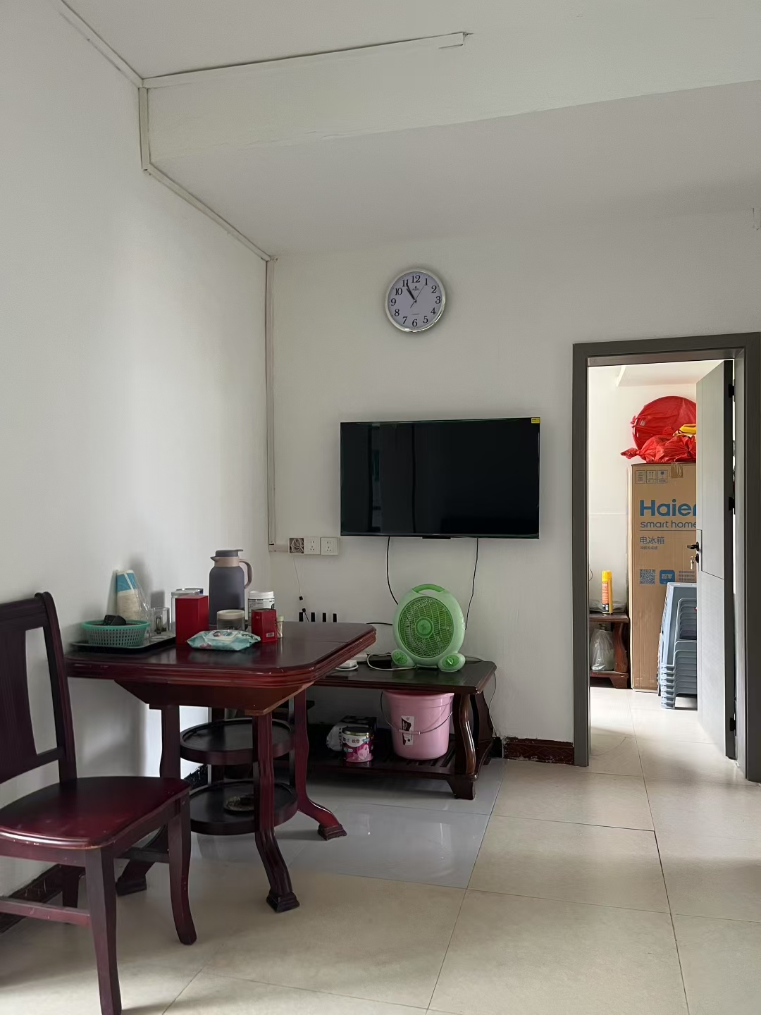 娄底人文师范学院家属楼  3室1厅1卫    35.0万 娄底人文师范学院家属楼  3室1厅1卫    35.0万客厅