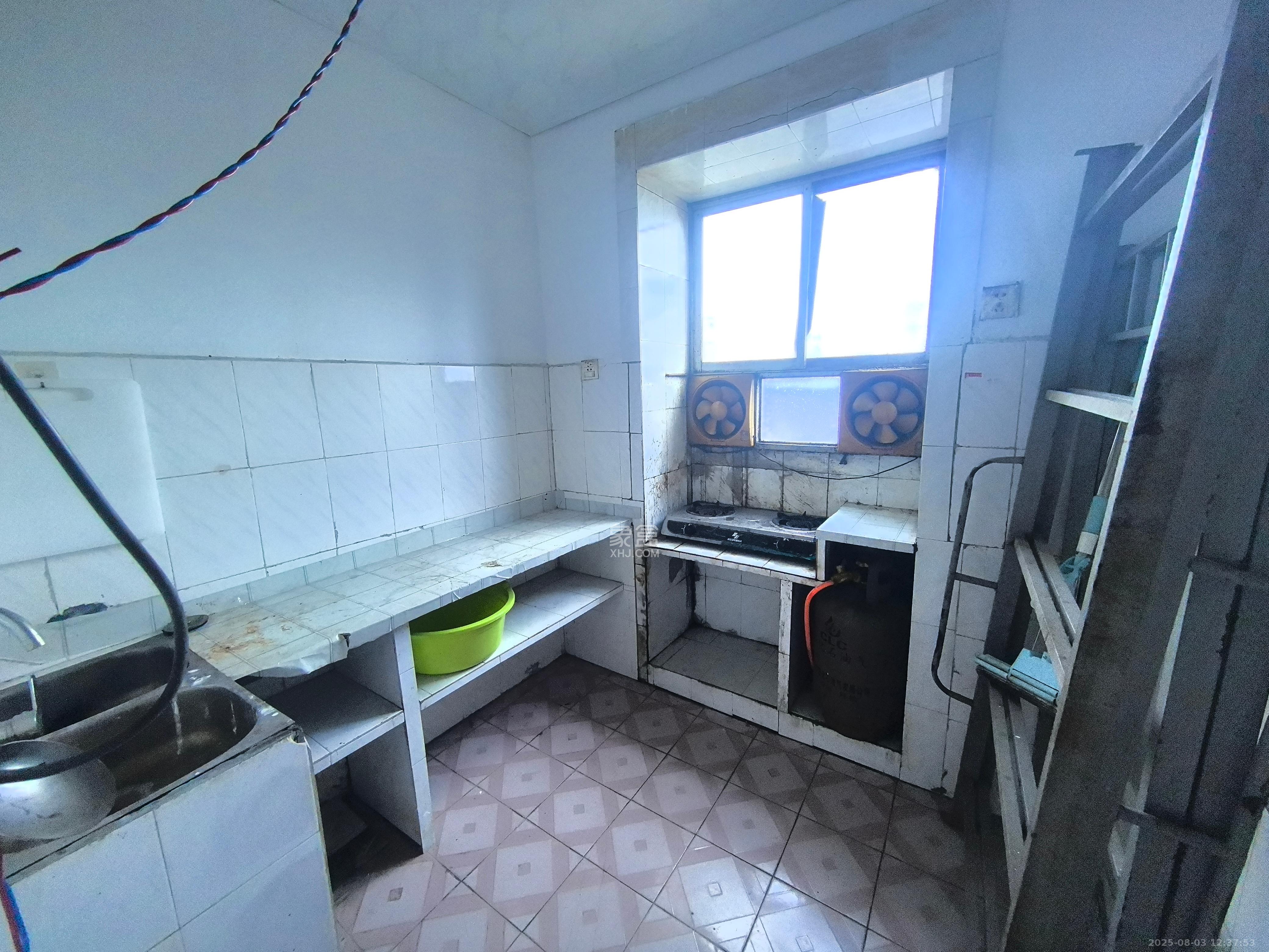 老鸦冲小区 2室1厅1卫 1300.0元/月 老鸦冲小区 2室1厅1卫 1300.0元/月室内图