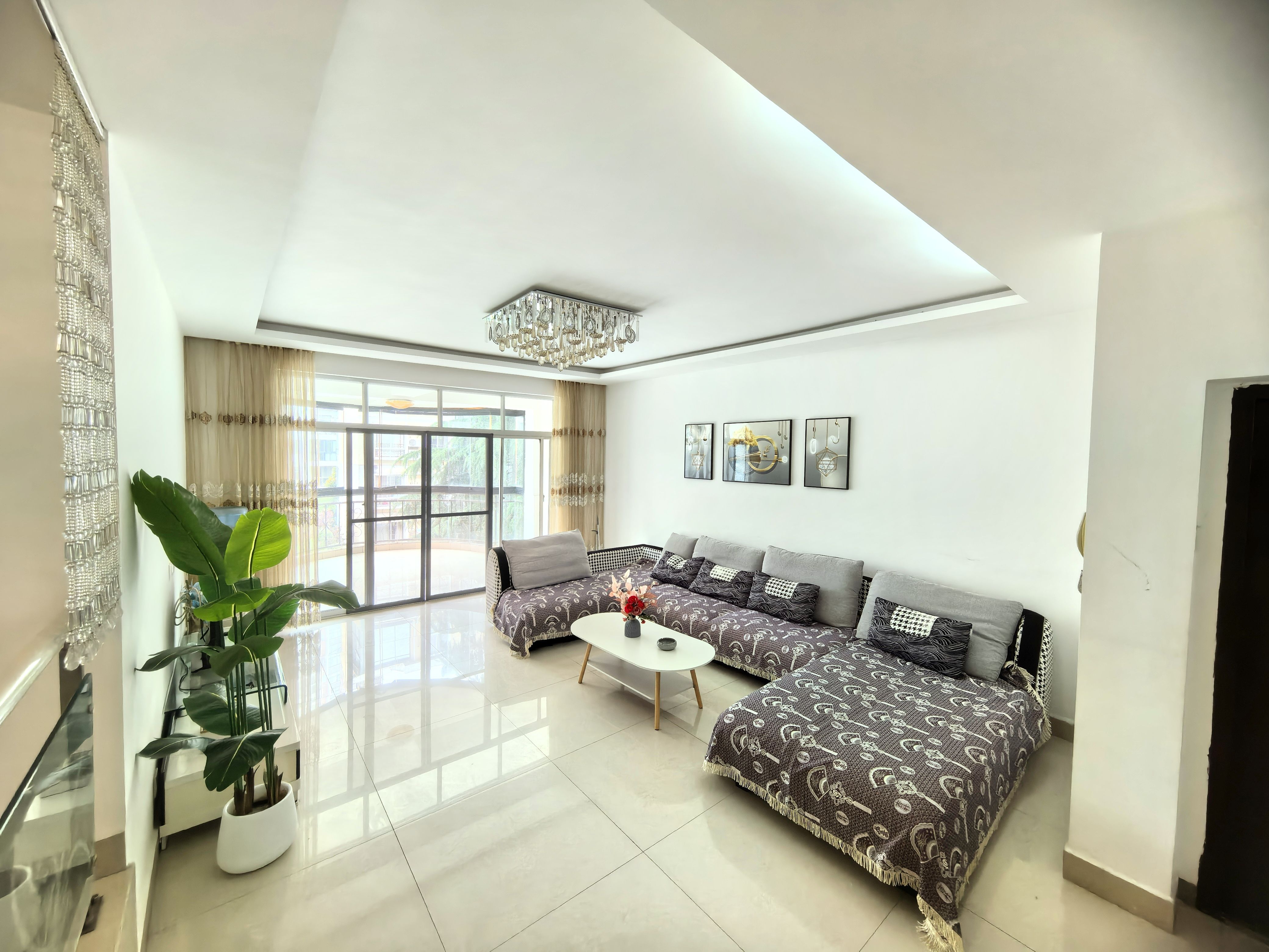 月亮湾一期  3室2厅2卫    1800.0元/月 月亮湾一期  3室2厅2卫    1800.0元/月室内图